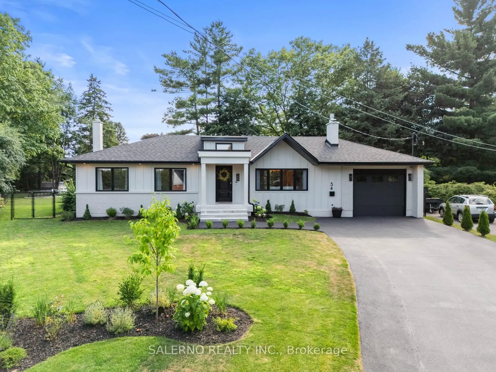 54 East Crest