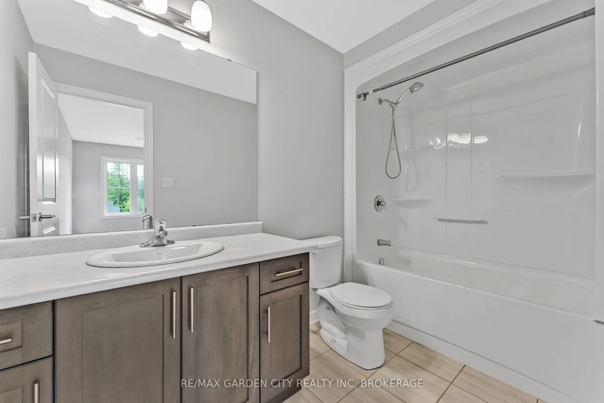 340 Prospect Point Road N, #4