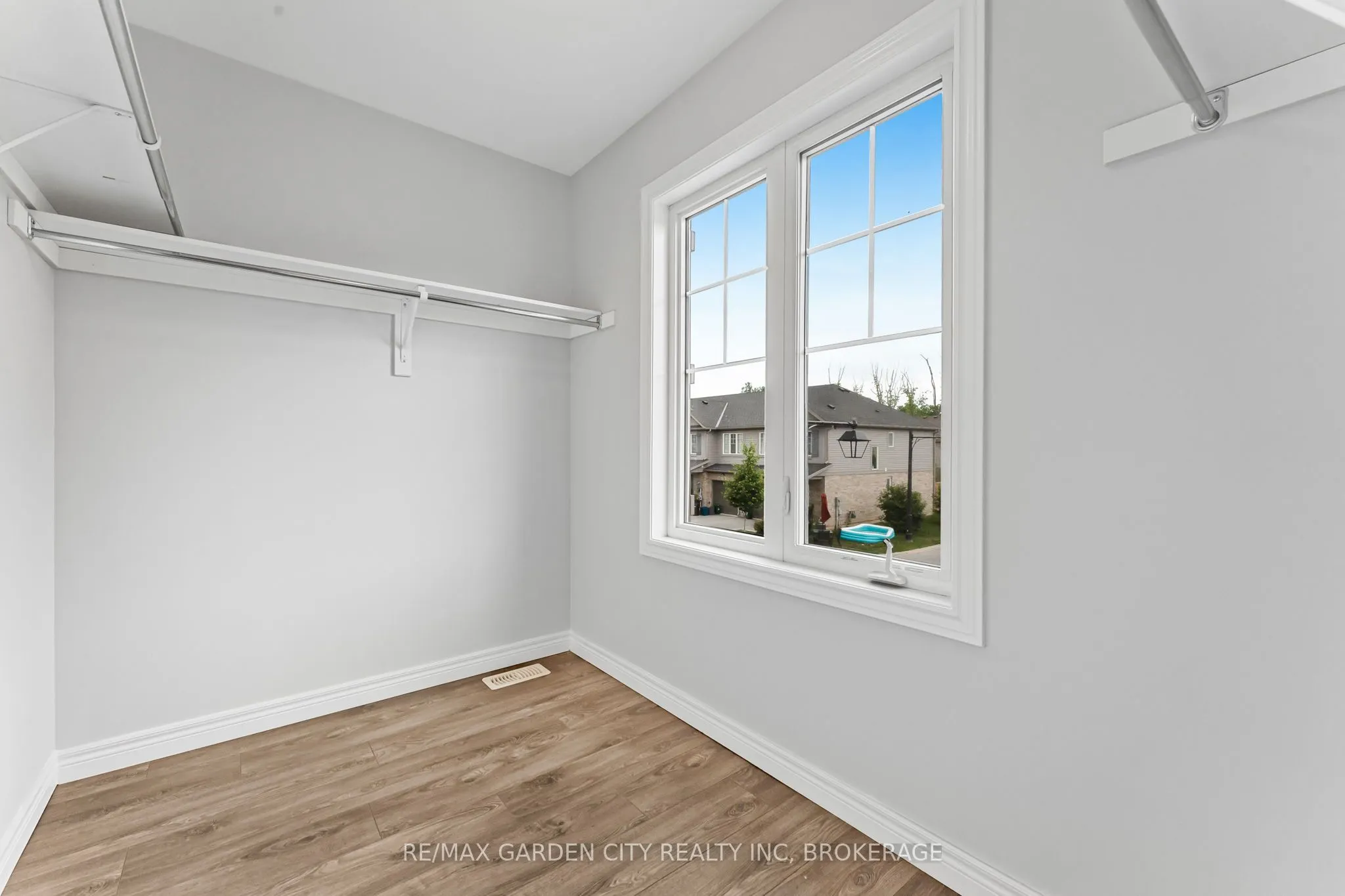 340 Prospect Point Road N, #4