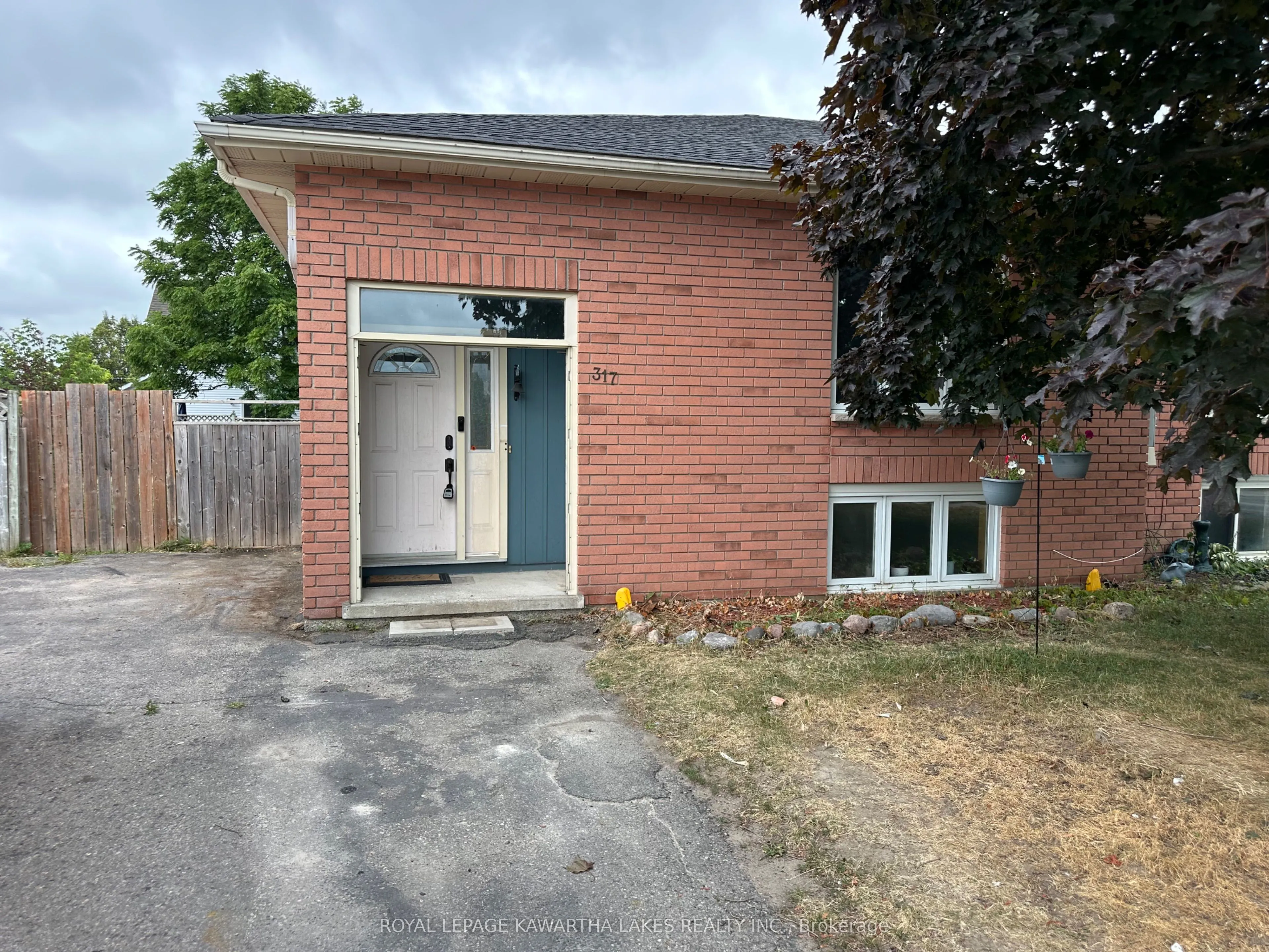 317 William Street N