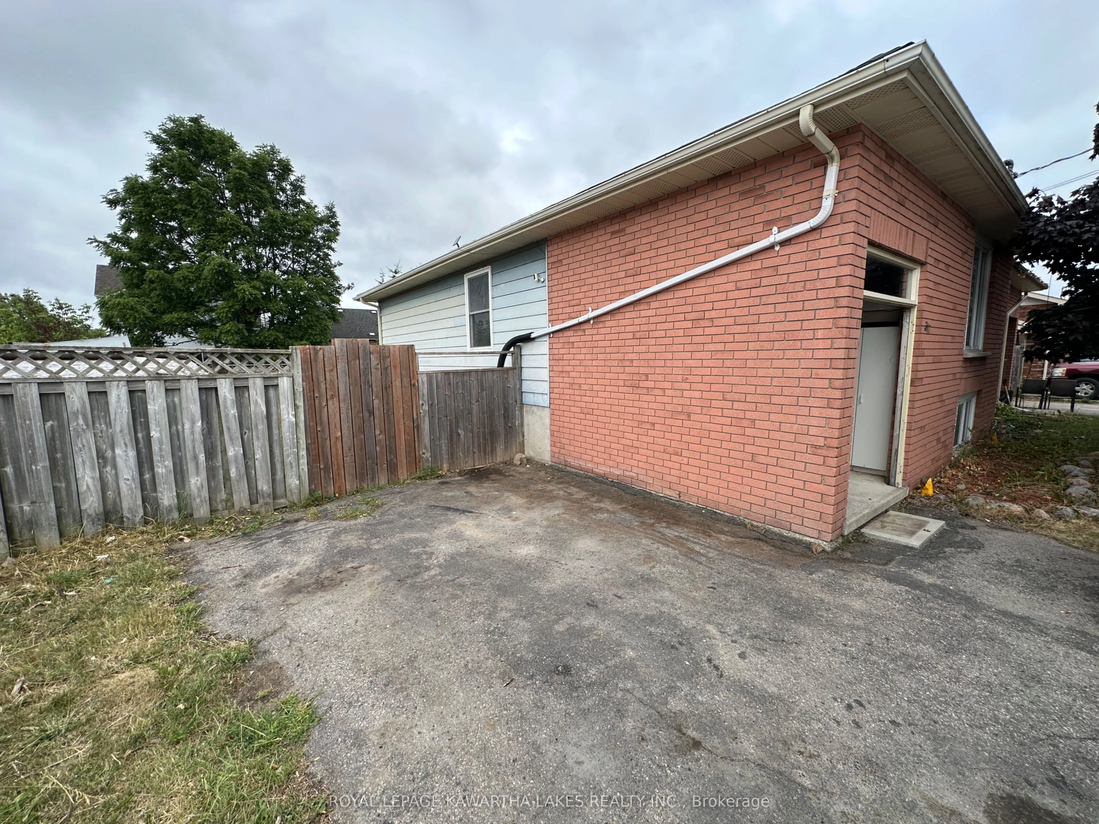 317 William Street N