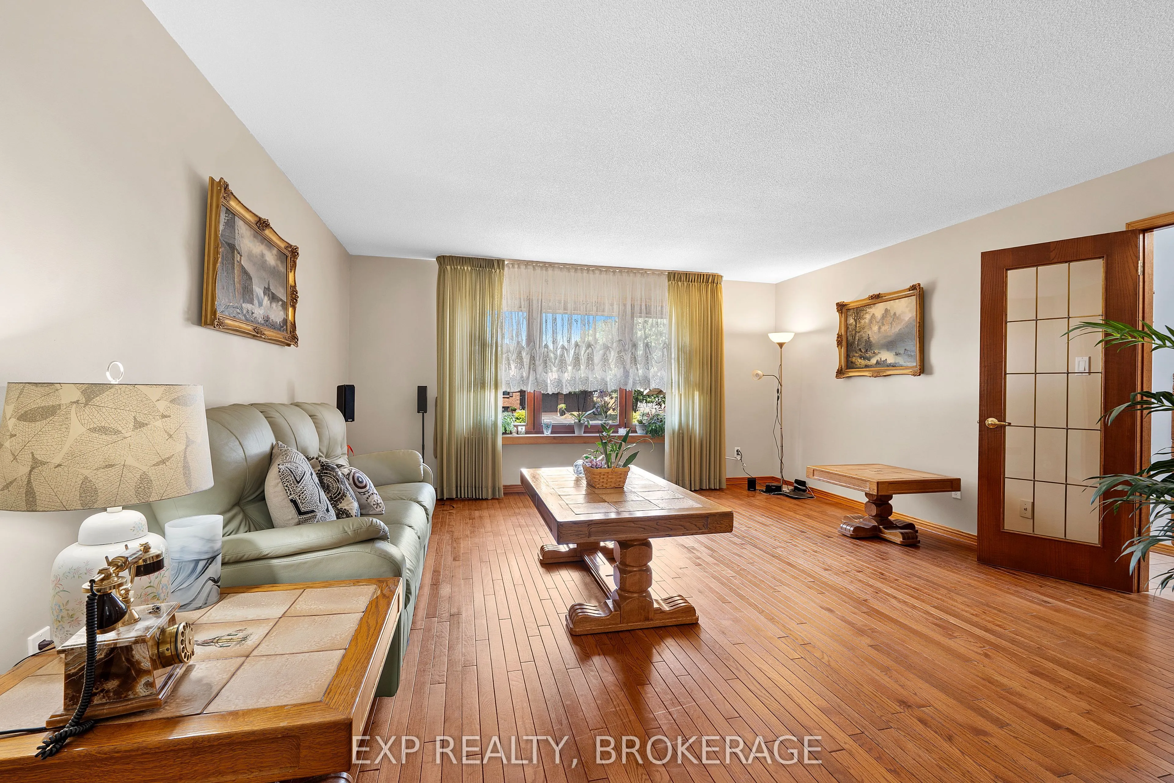1424 COTTSMERE Court