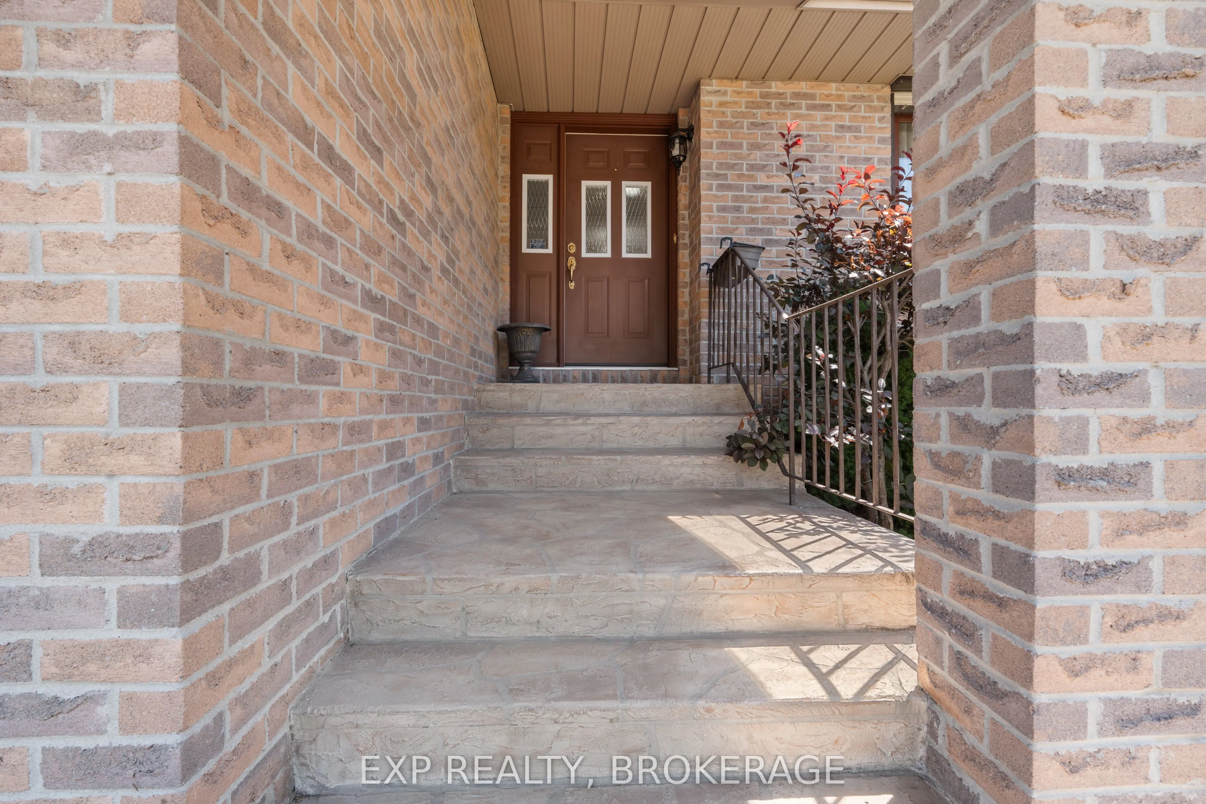 1424 COTTSMERE Court