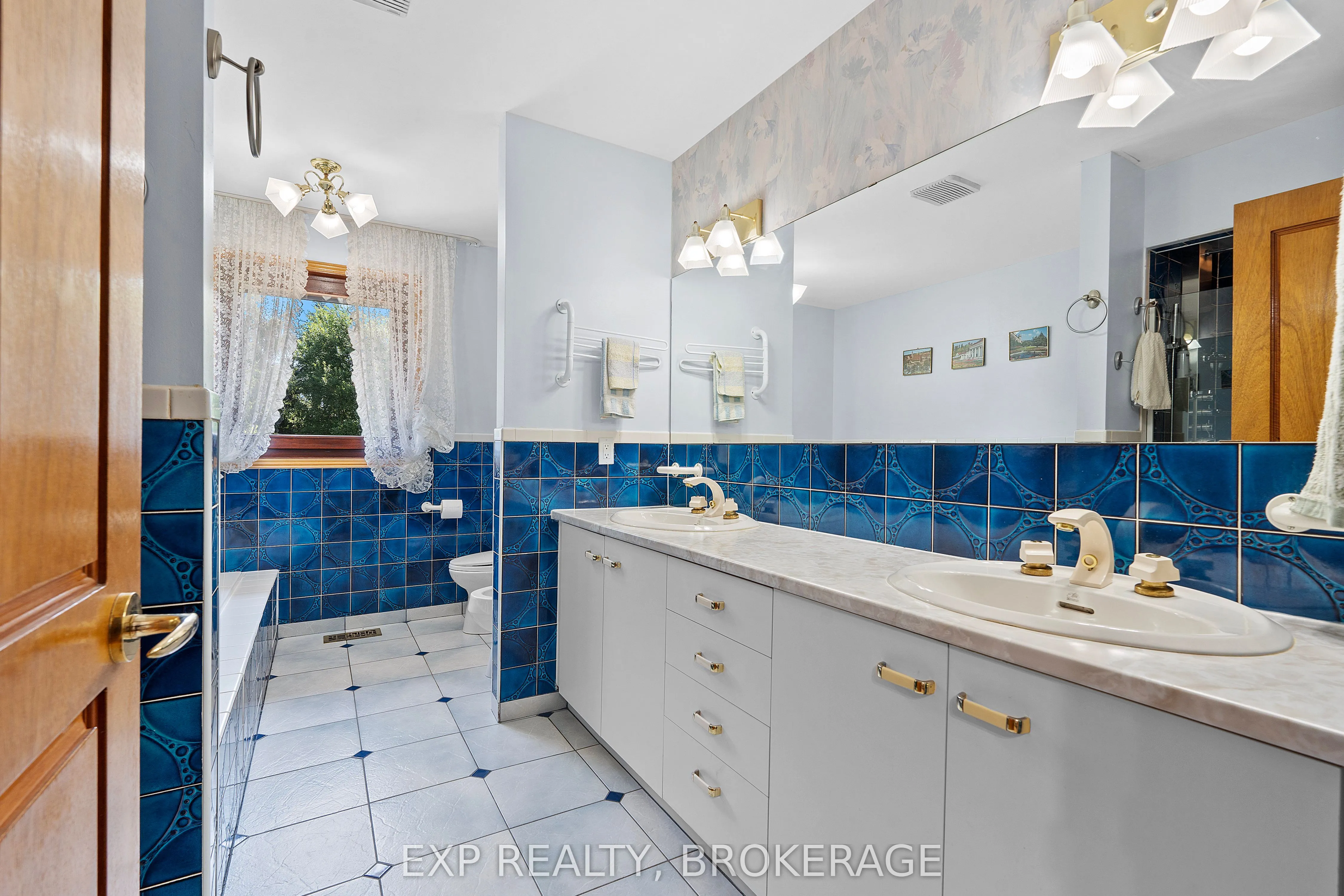 1424 COTTSMERE Court