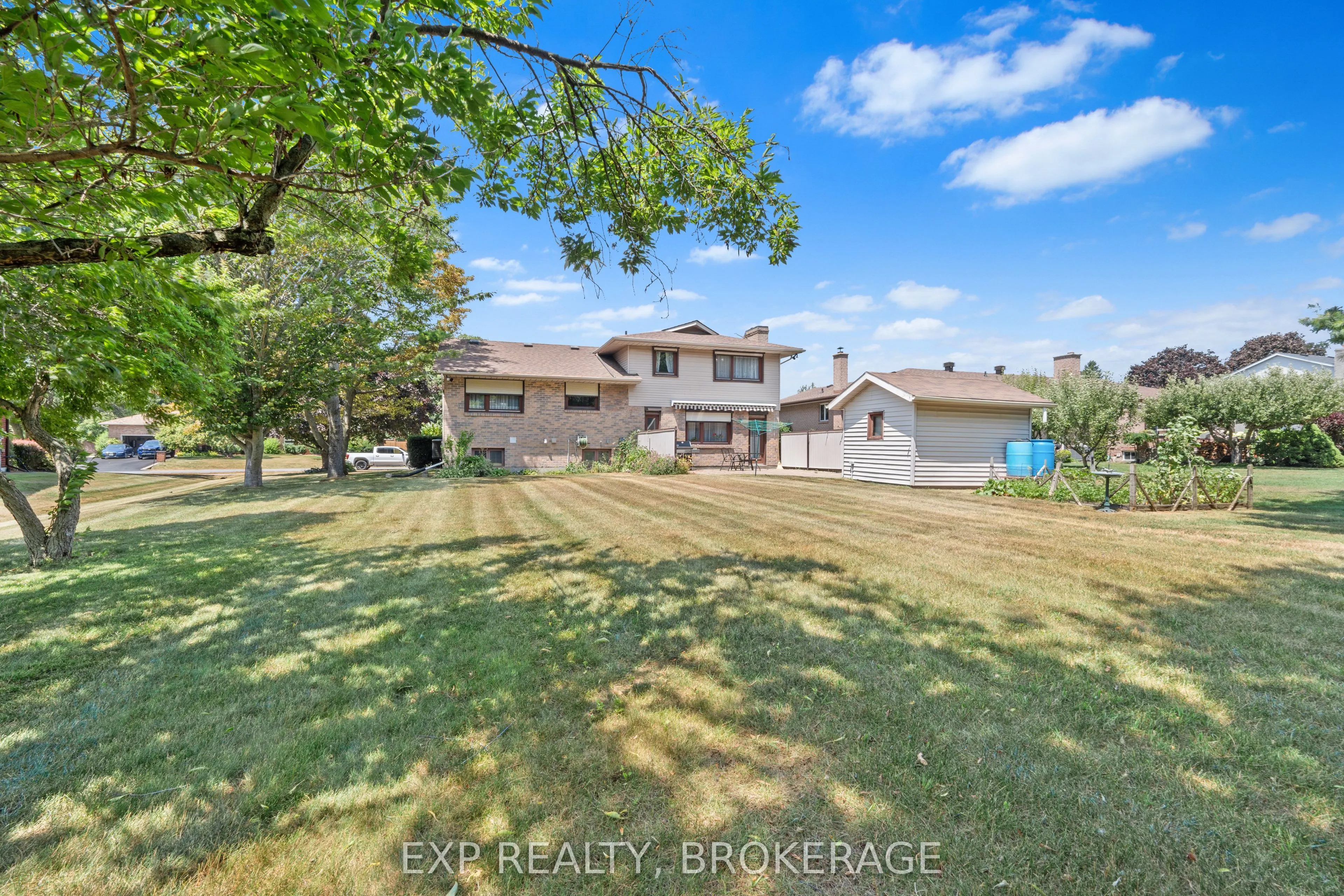 1424 COTTSMERE Court