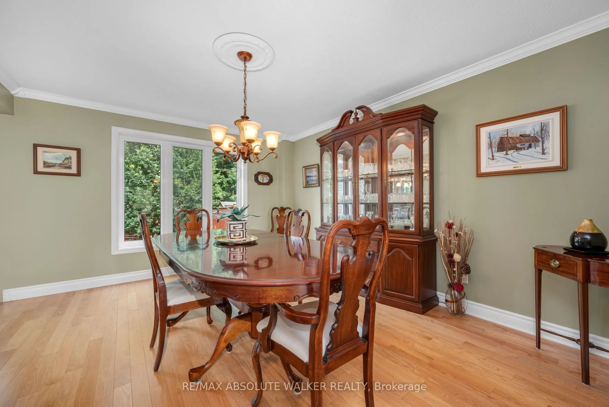 1866 Robinwood Place
