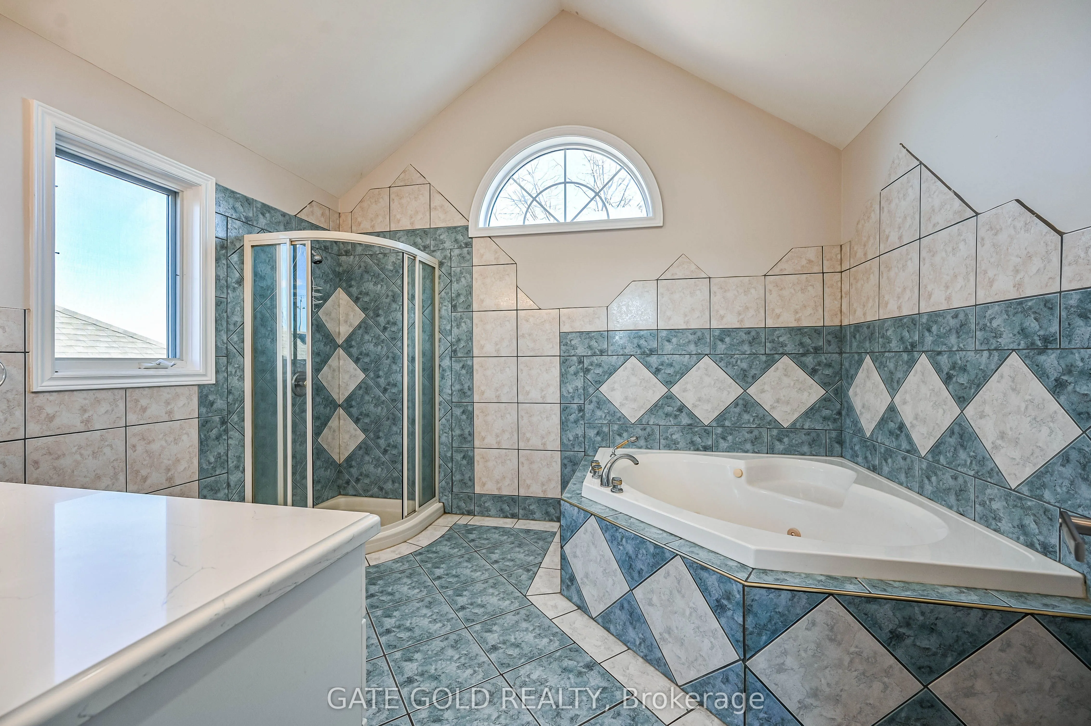 228 Highland Road W