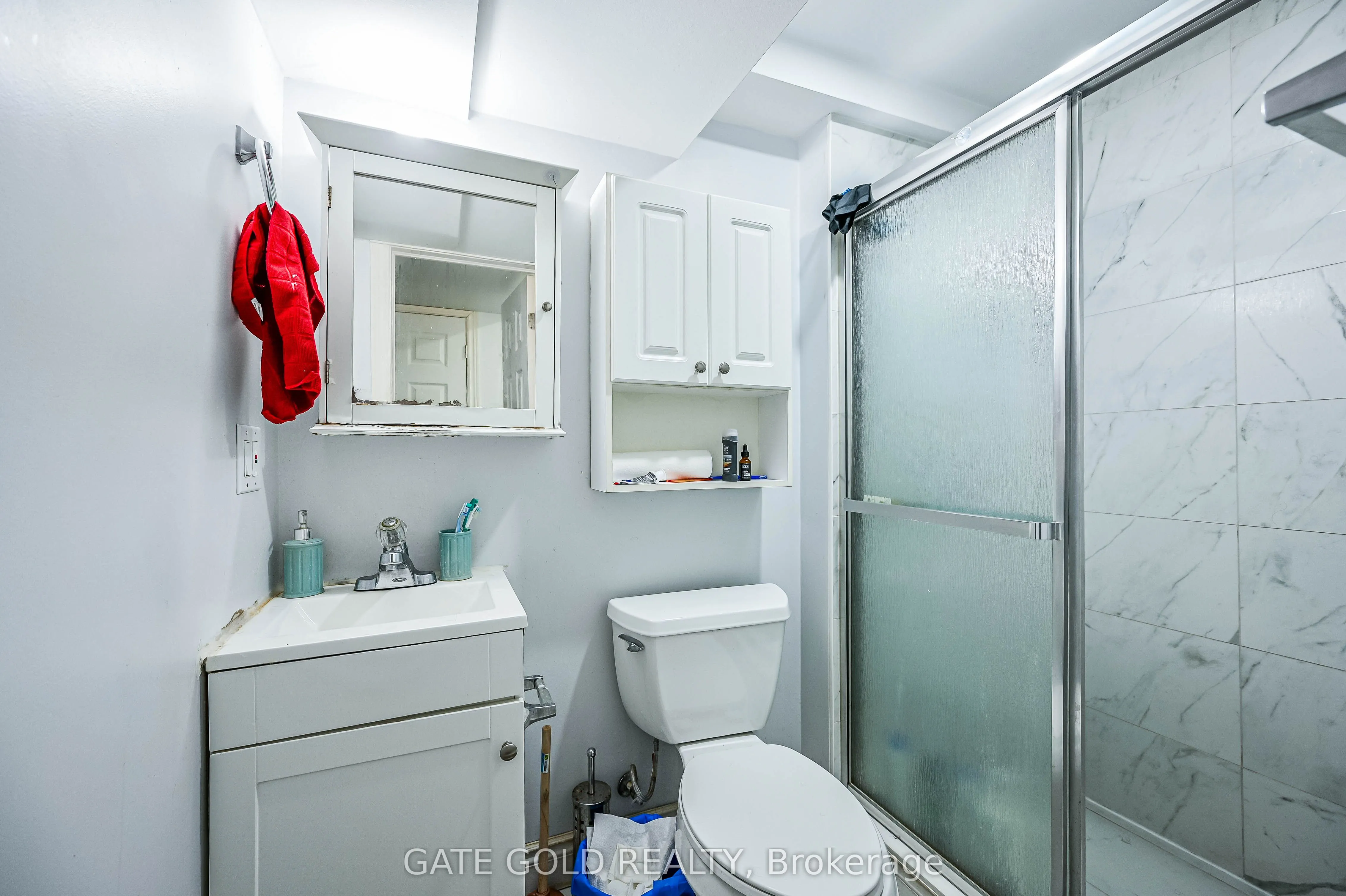 228 Highland Road W