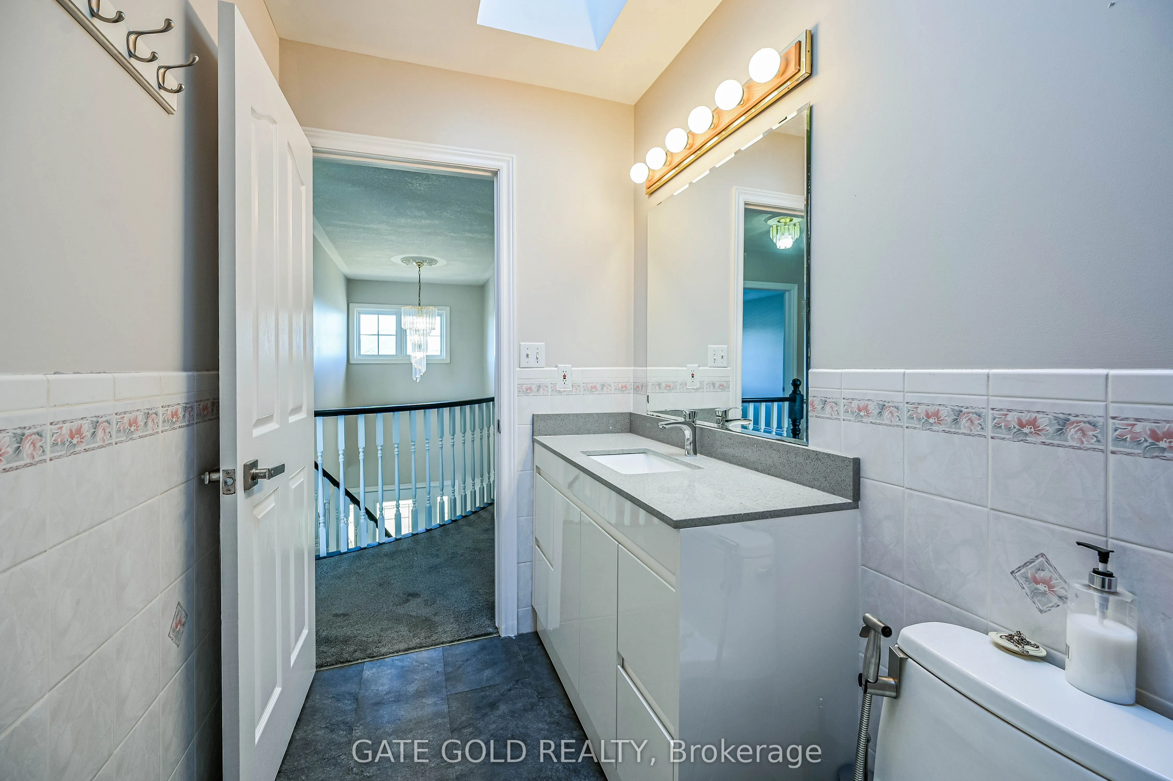 228 Highland Road W