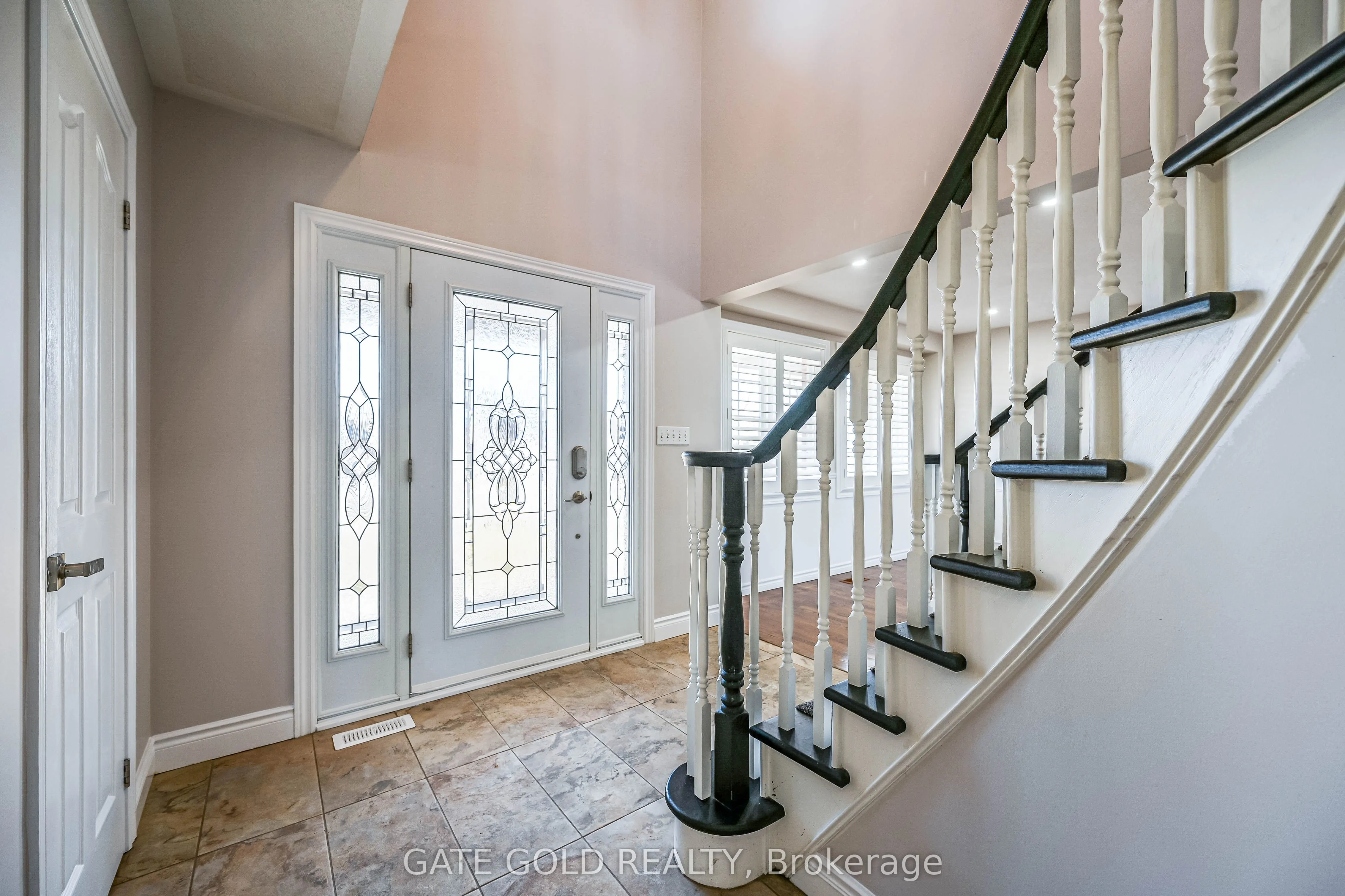 228 Highland Road W