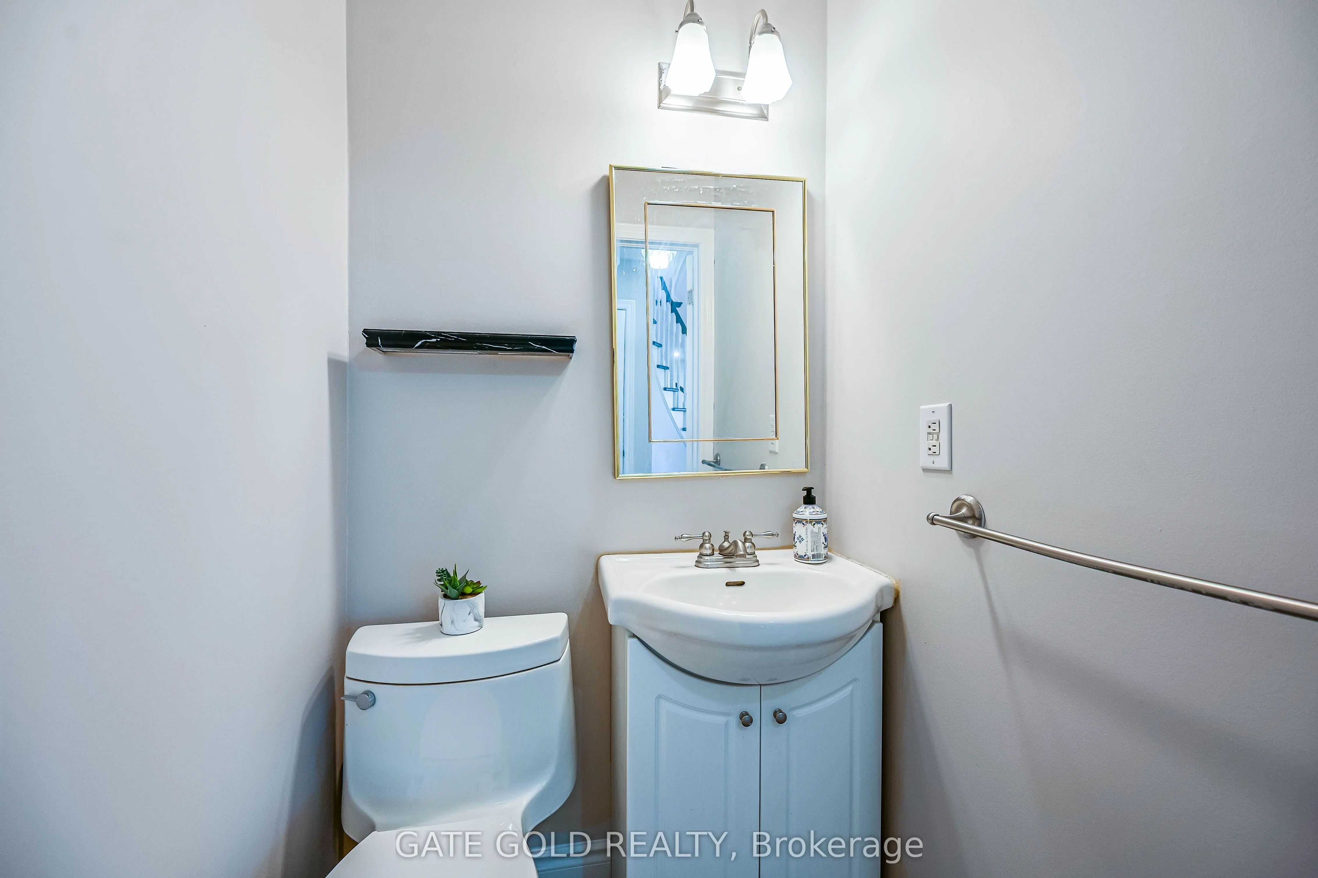 228 Highland Road W