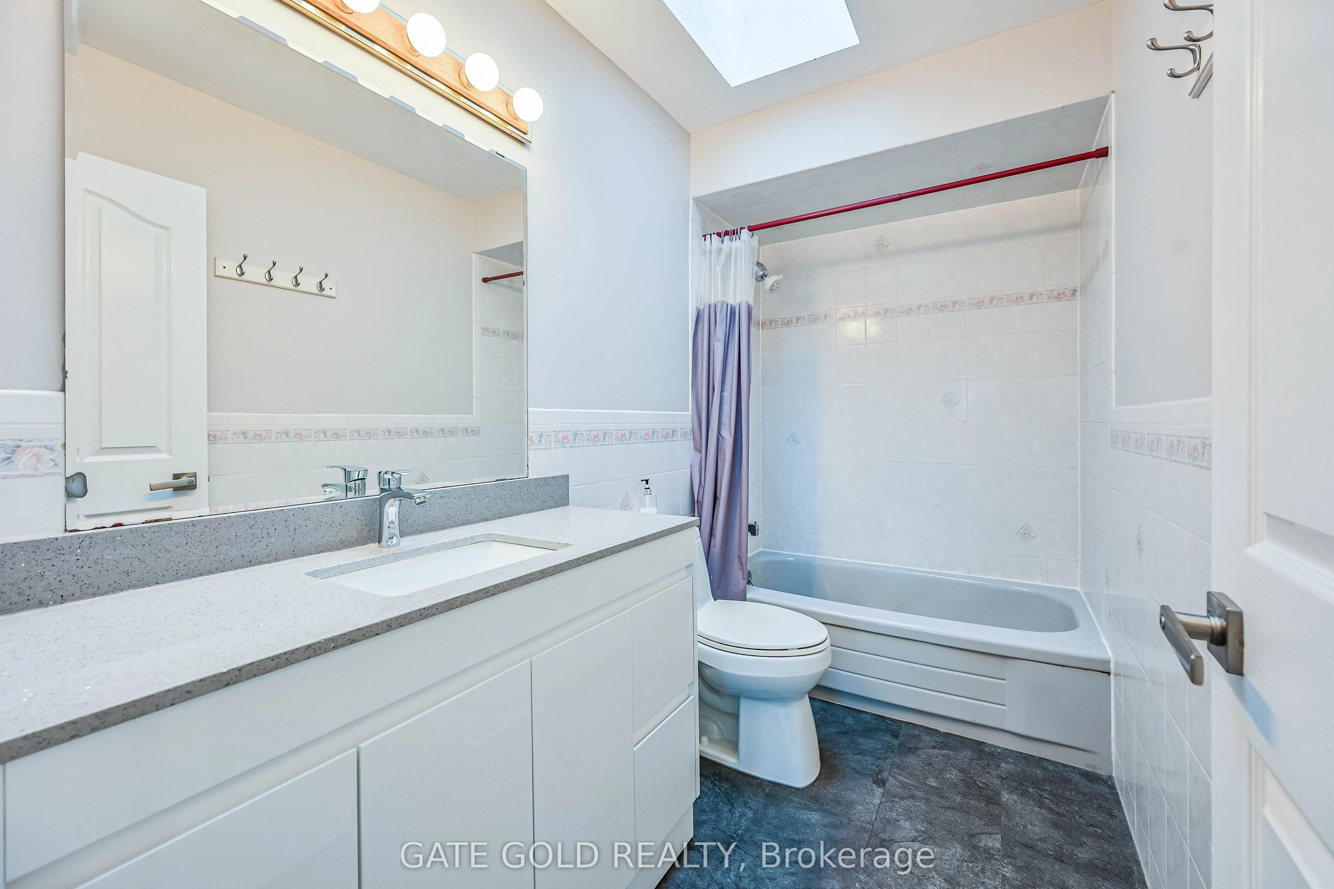 228 Highland Road W