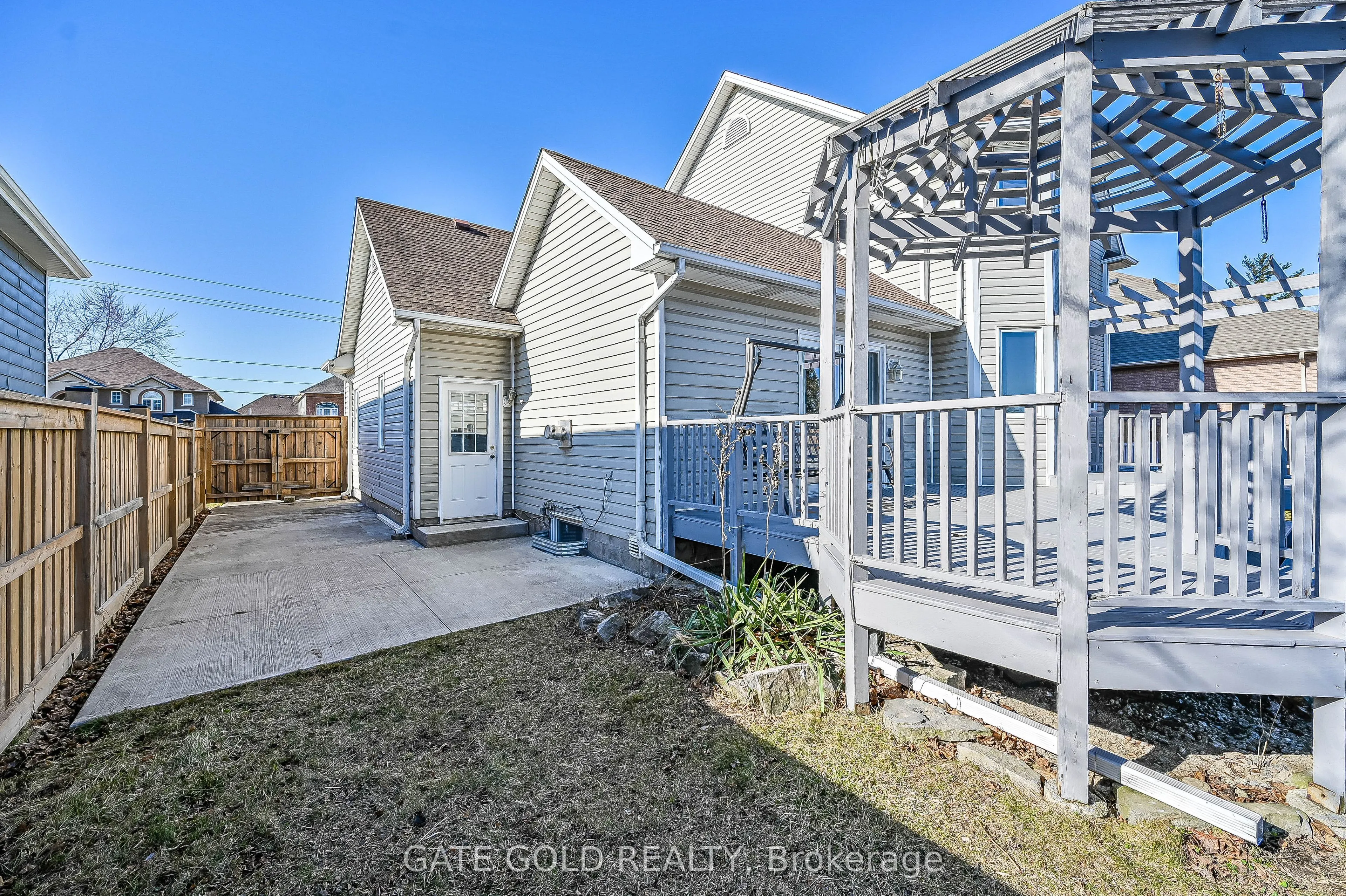 228 Highland Road W