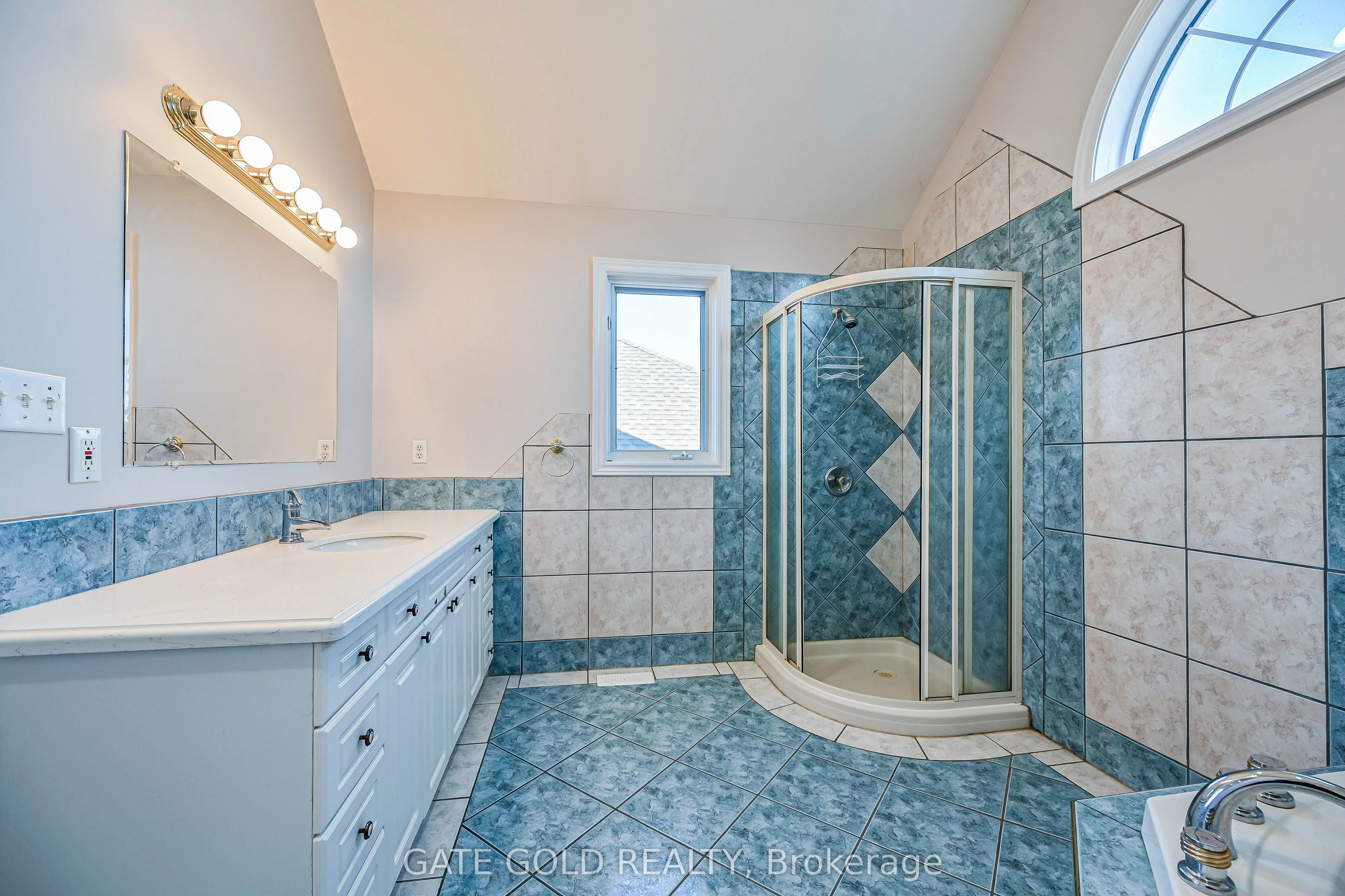 228 Highland Road W