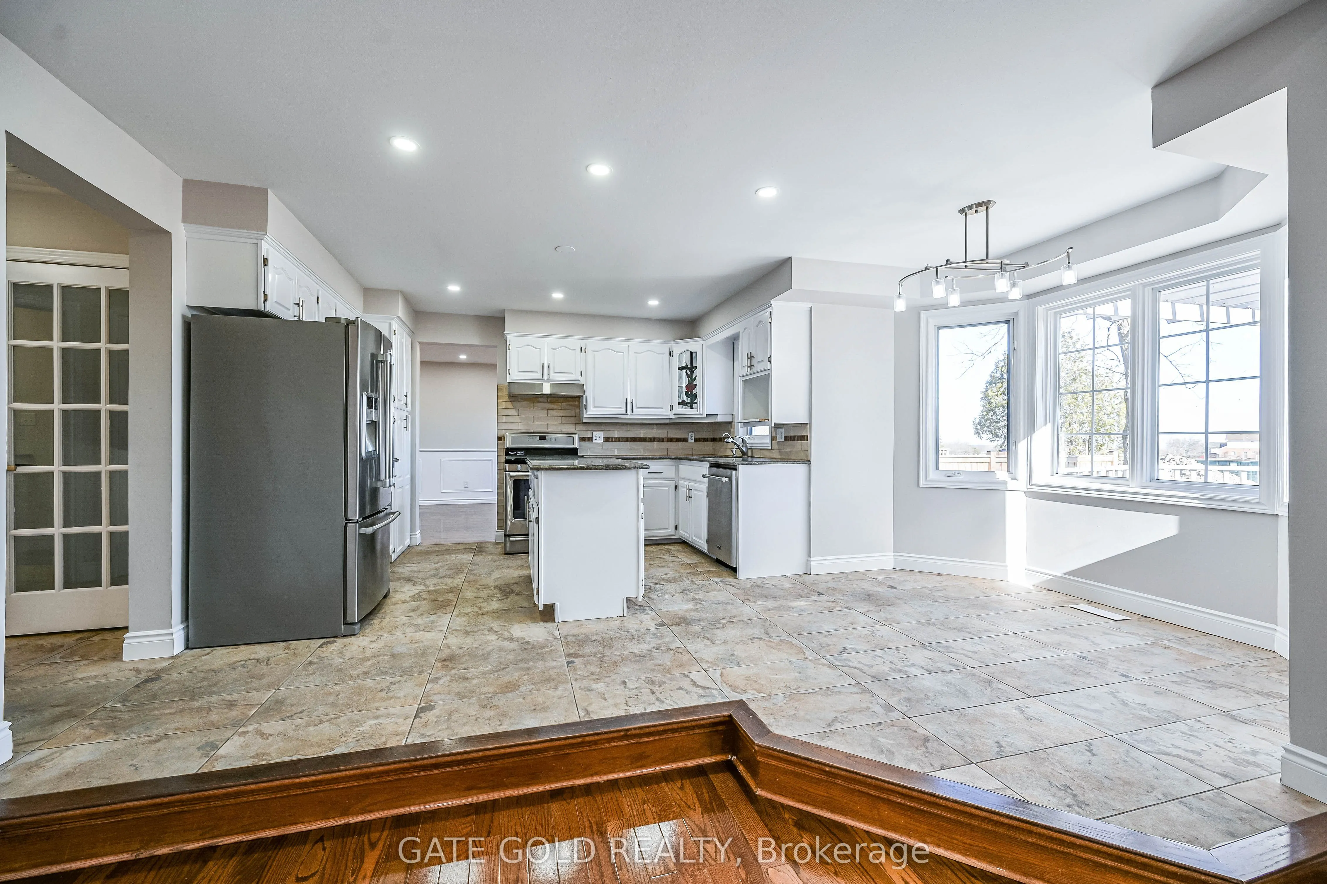 228 Highland Road W