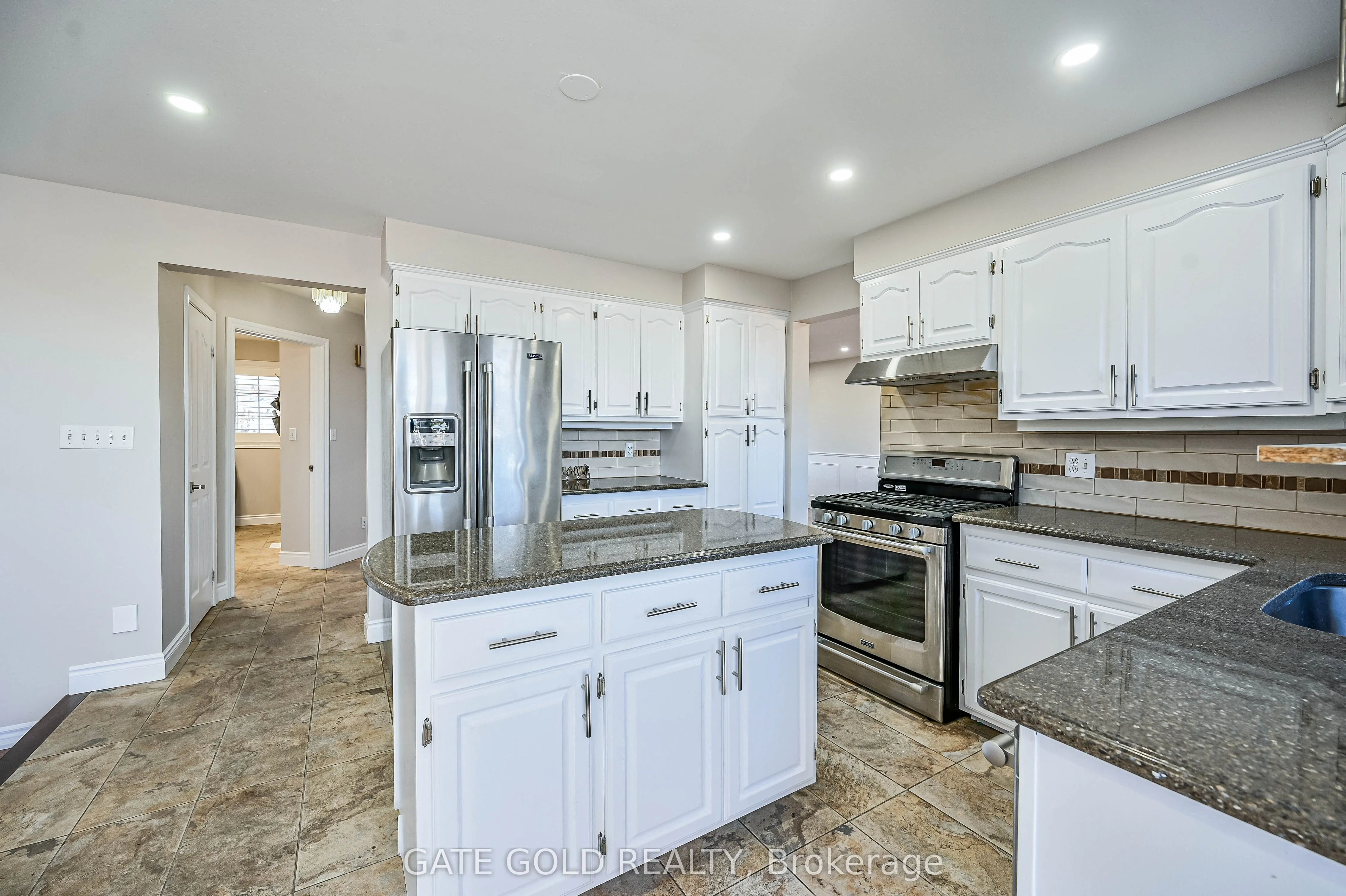 228 Highland Road W