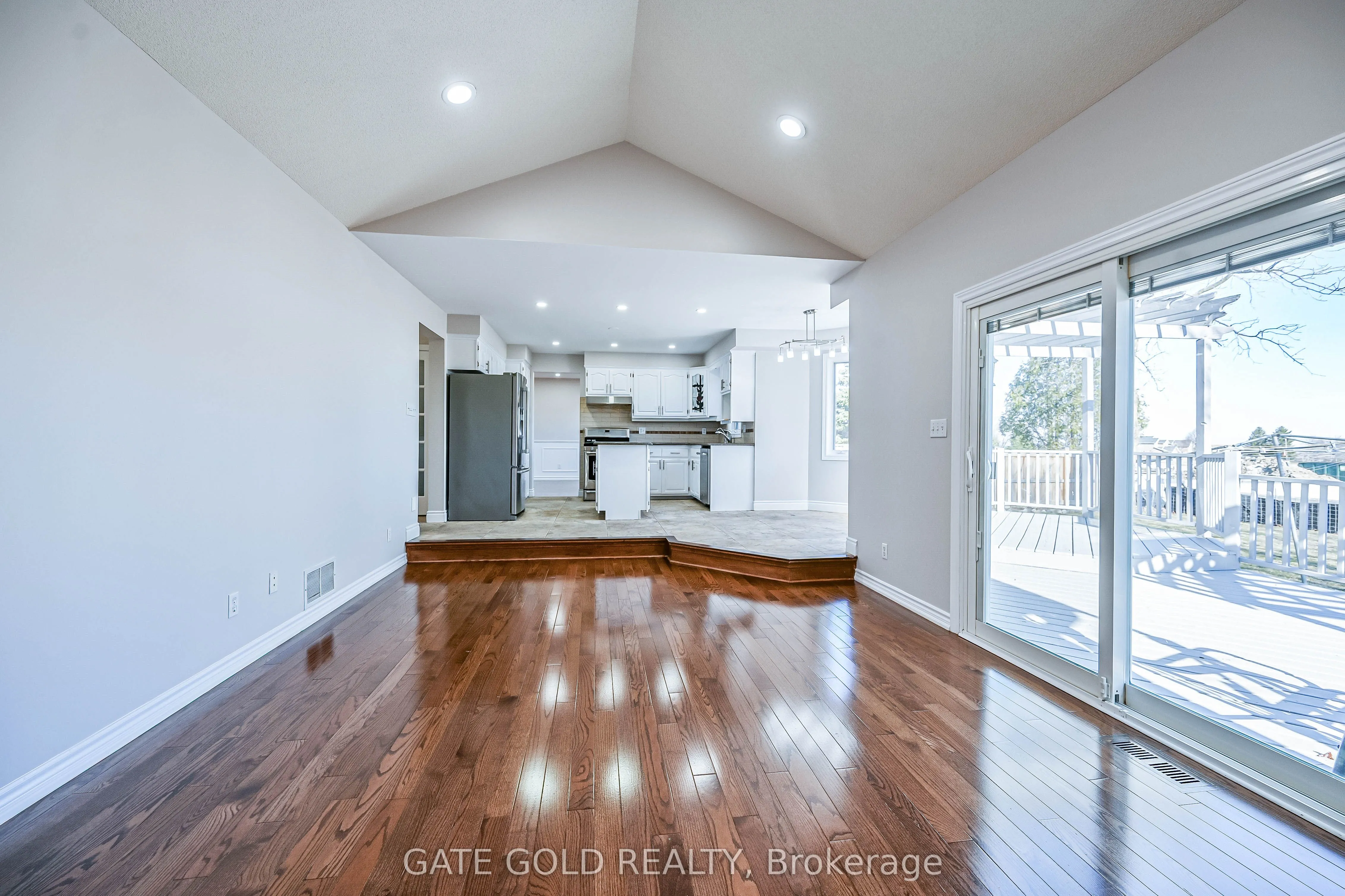 228 Highland Road W