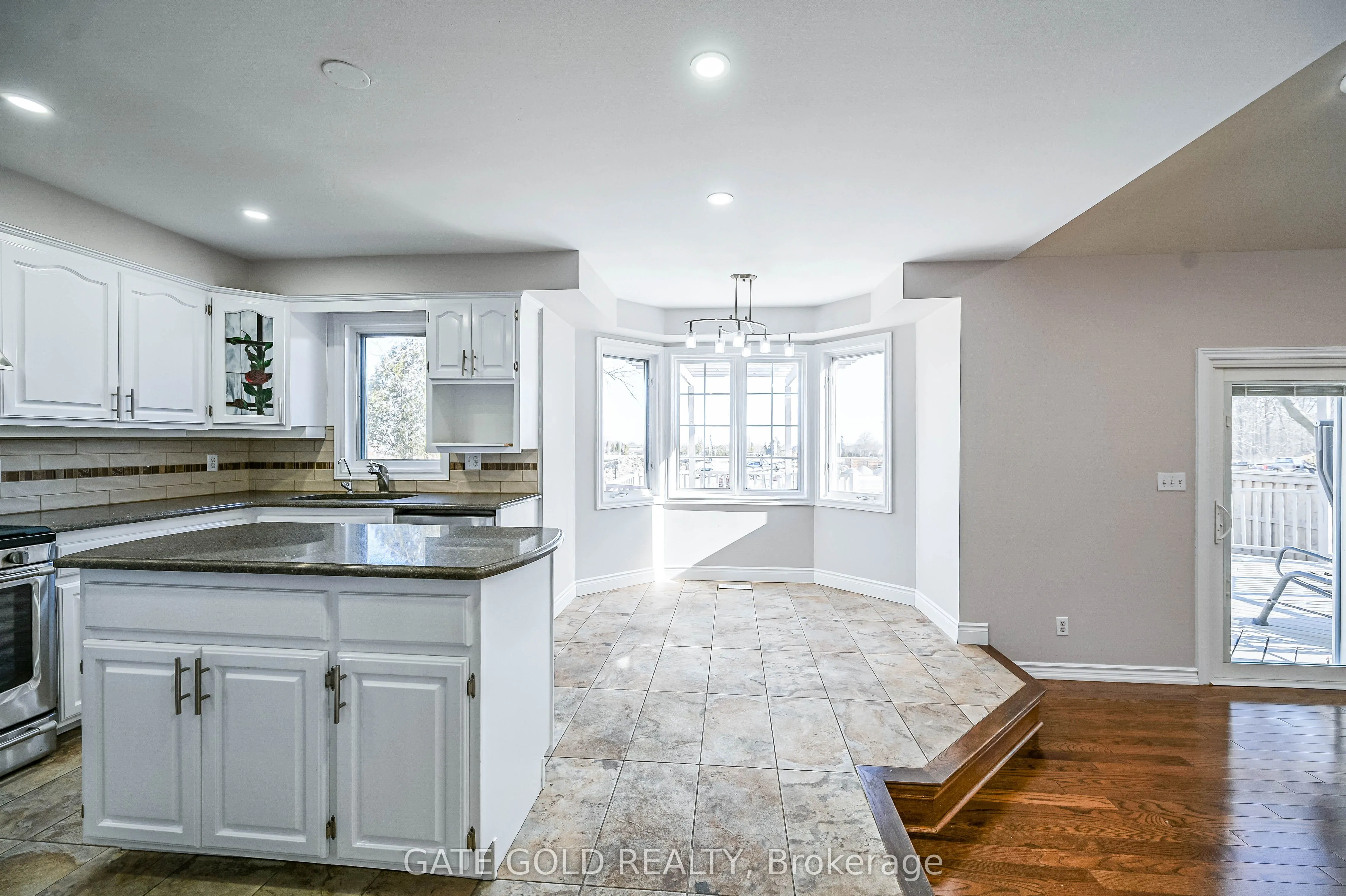 228 Highland Road W