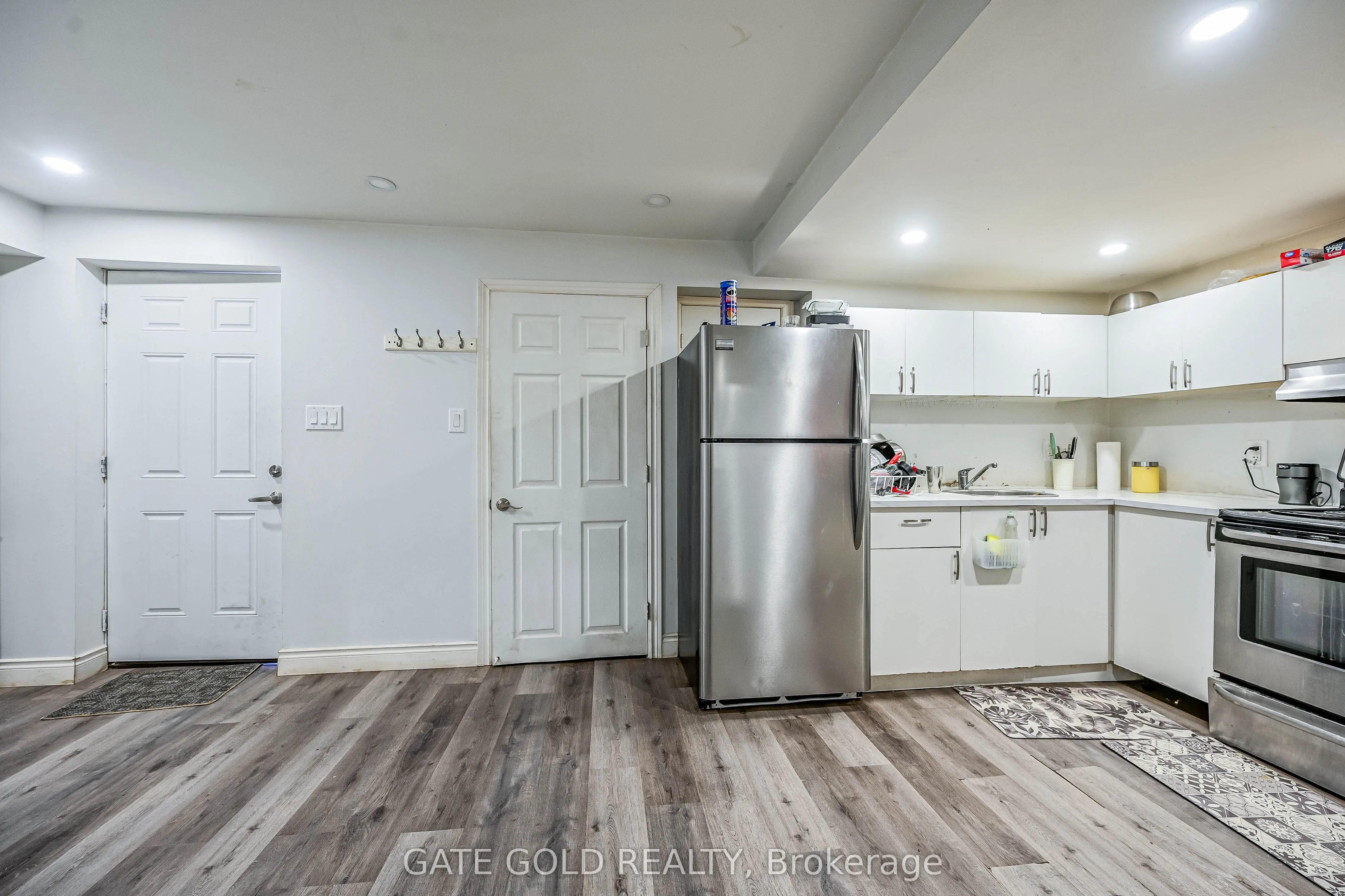 228 Highland Road W