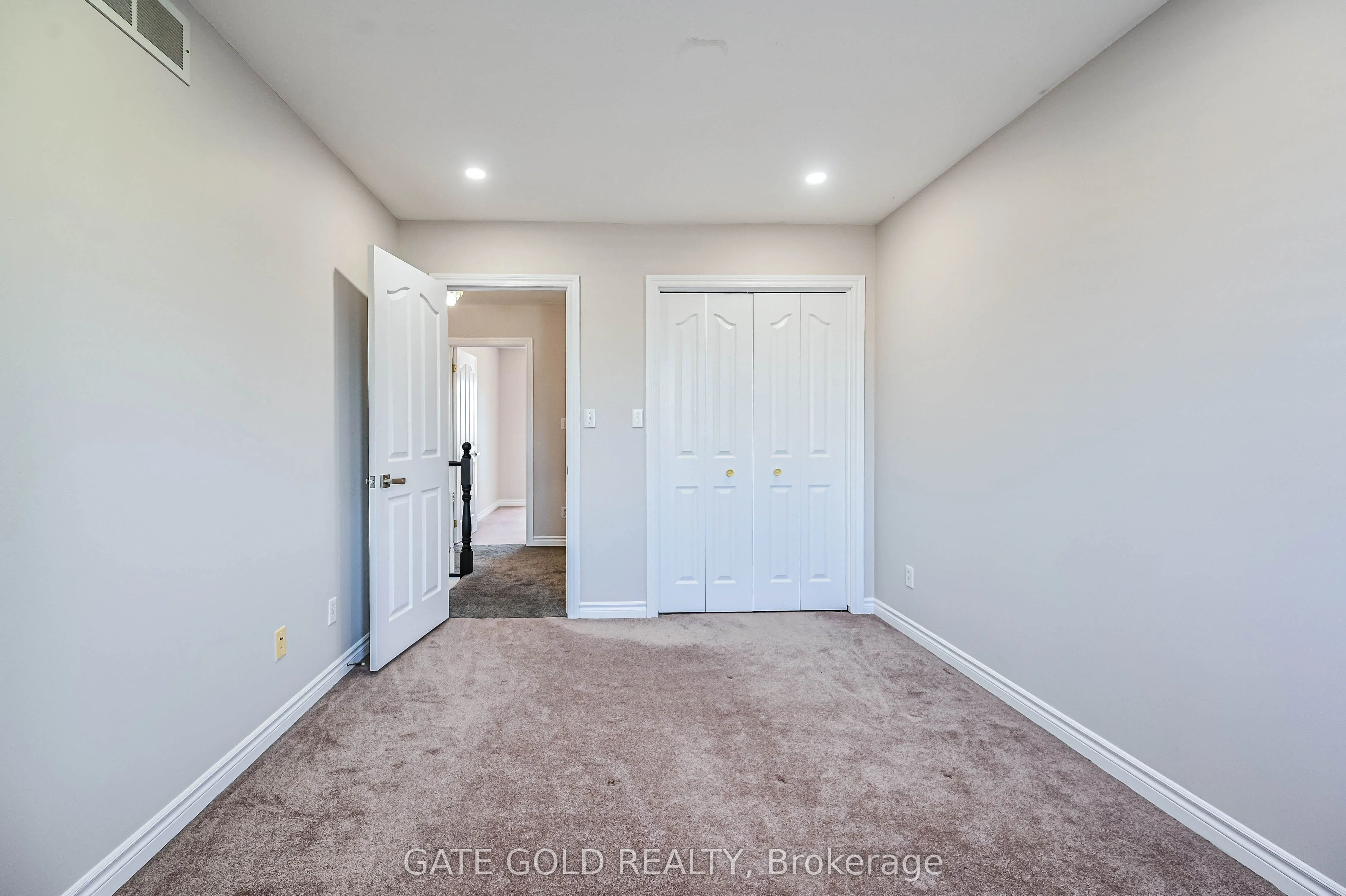 228 Highland Road W