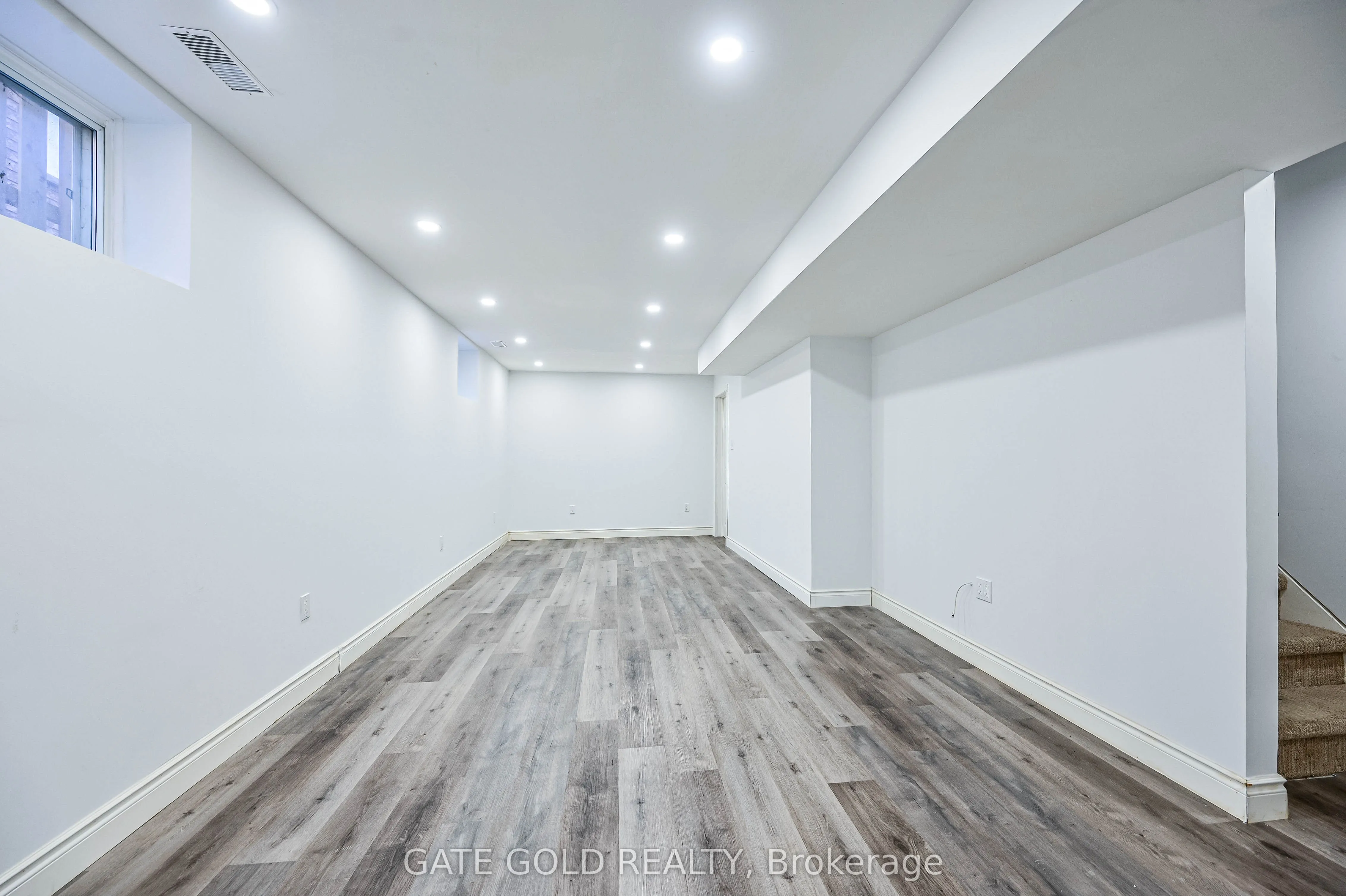 228 Highland Road W