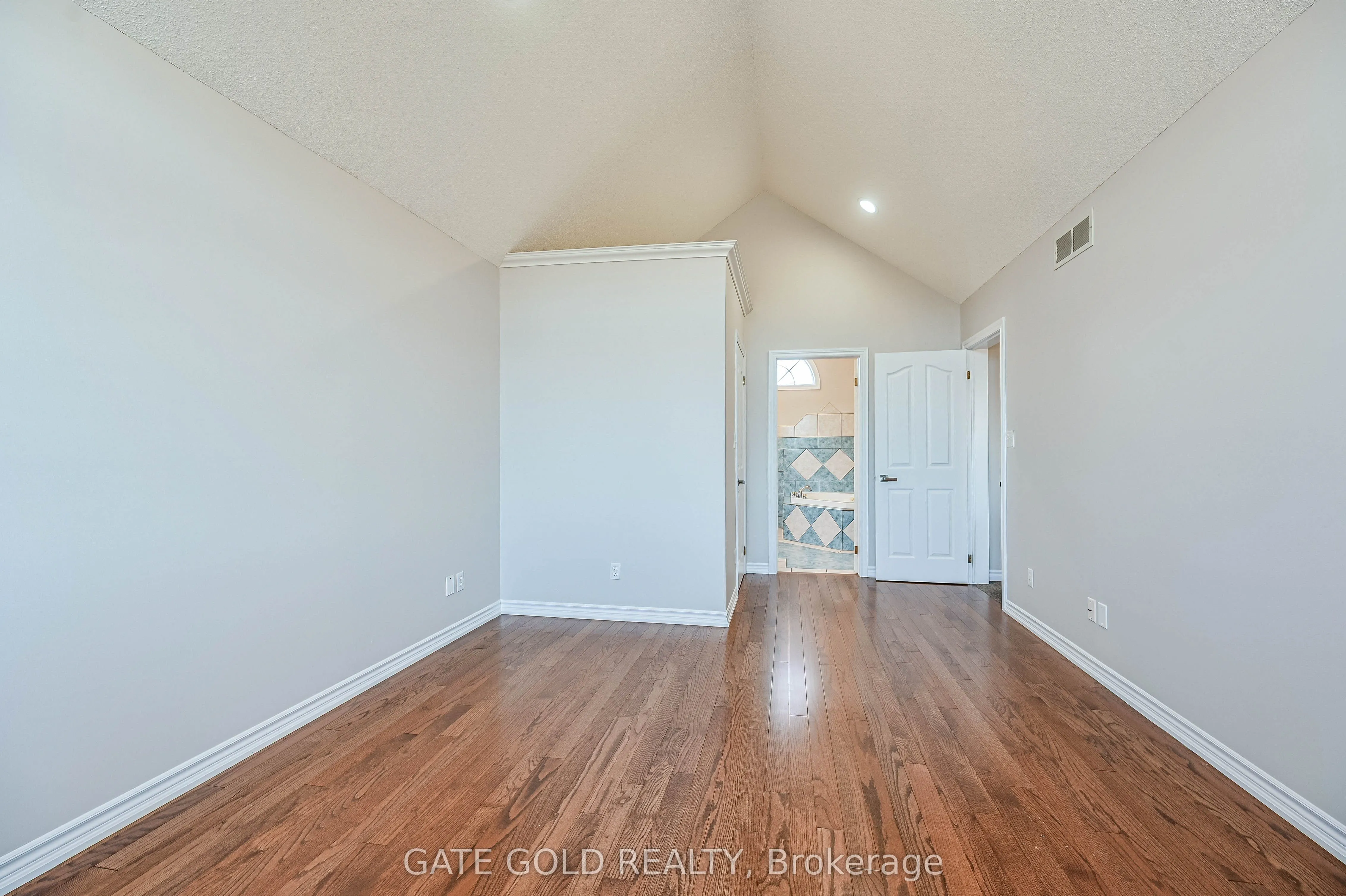 228 Highland Road W