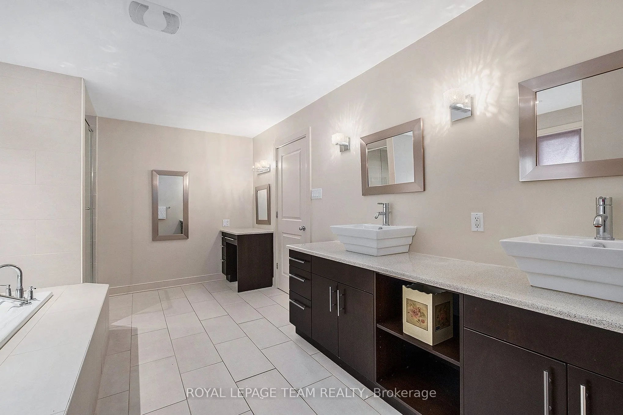5386 Mansel Crescent