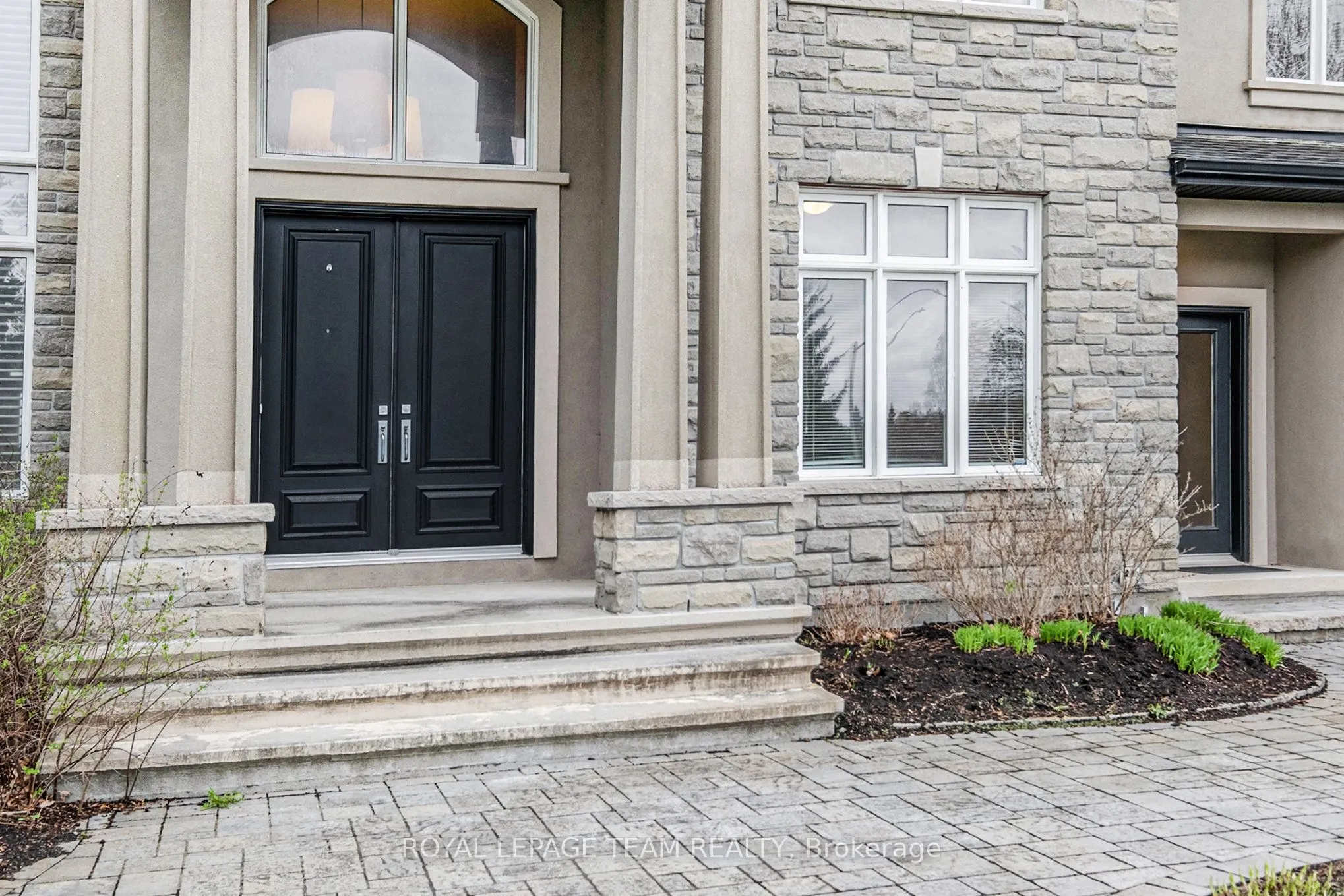 5386 Mansel Crescent