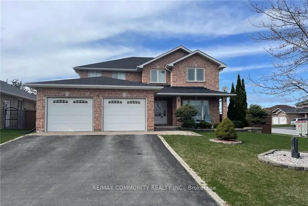 10 Simcoe Street E