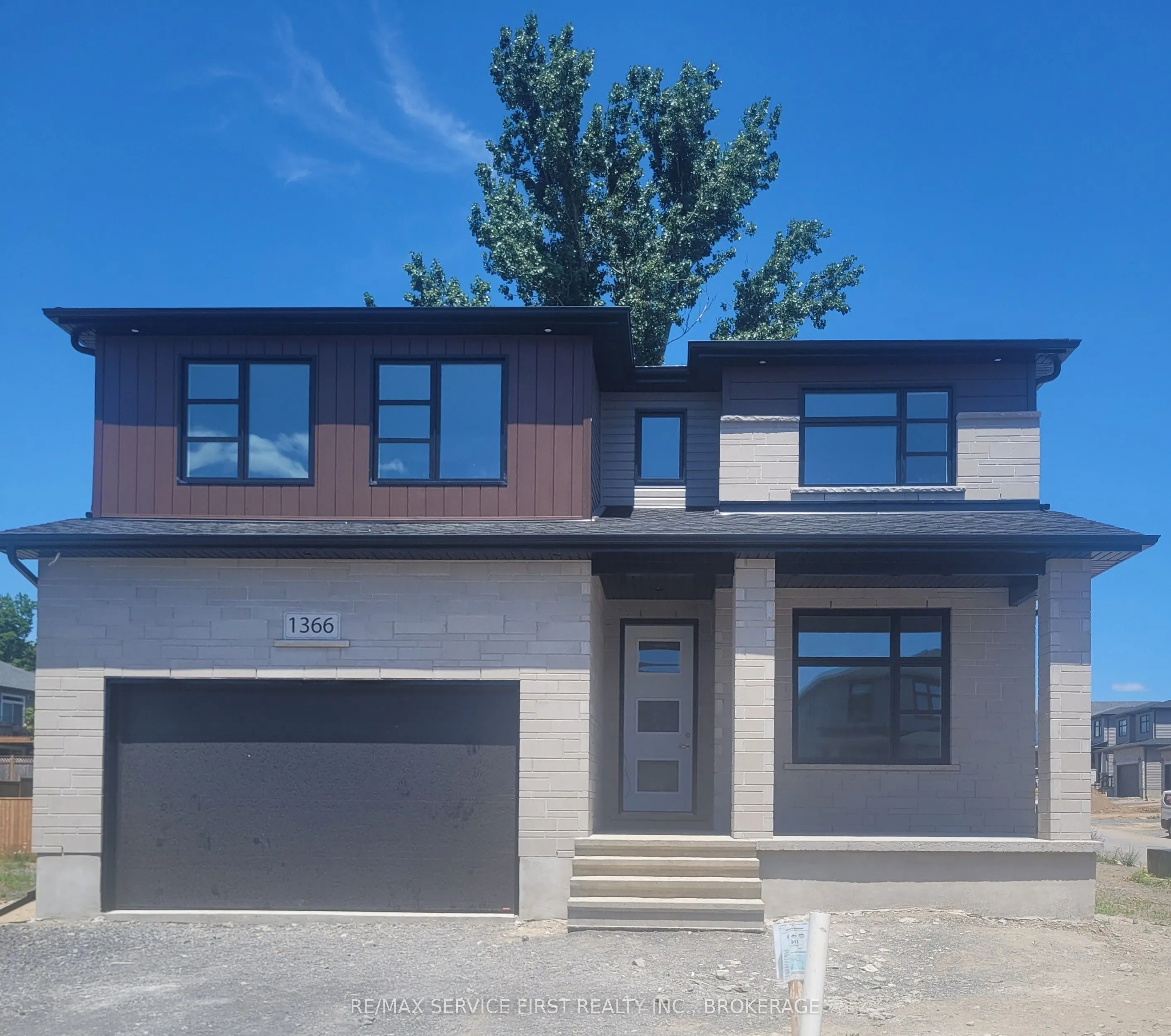 1366 Woodfield Crescent