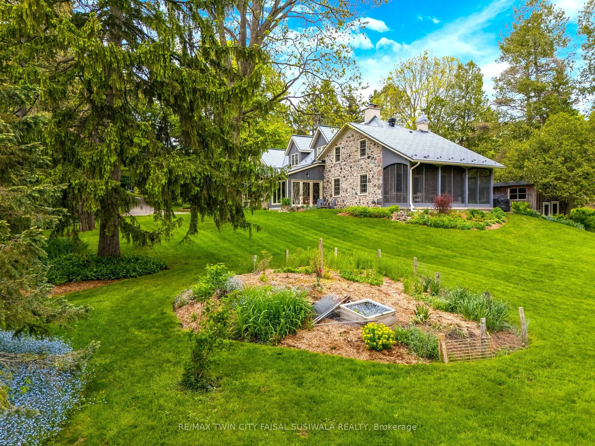 17 The Kirksway