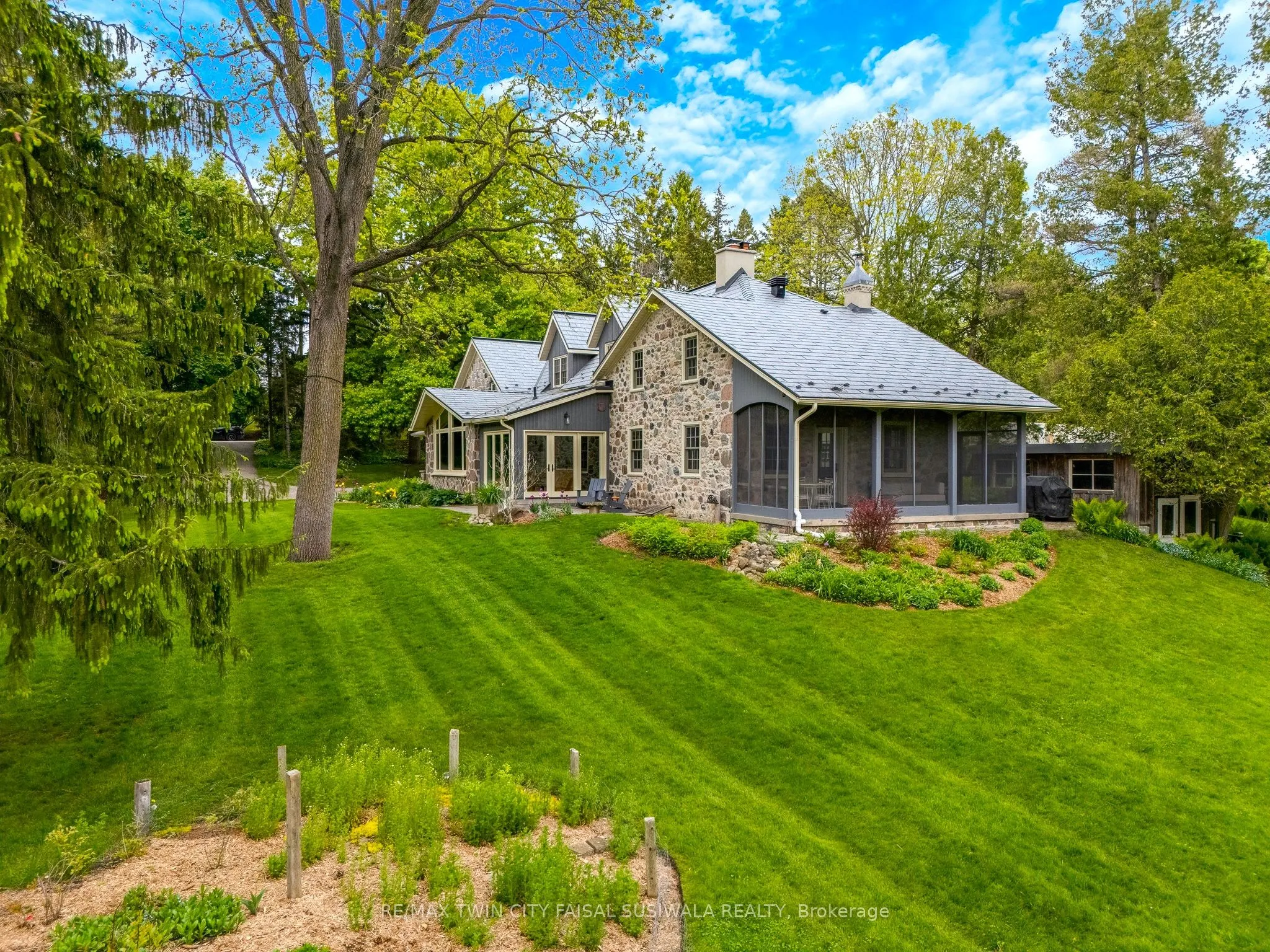 17 The Kirksway