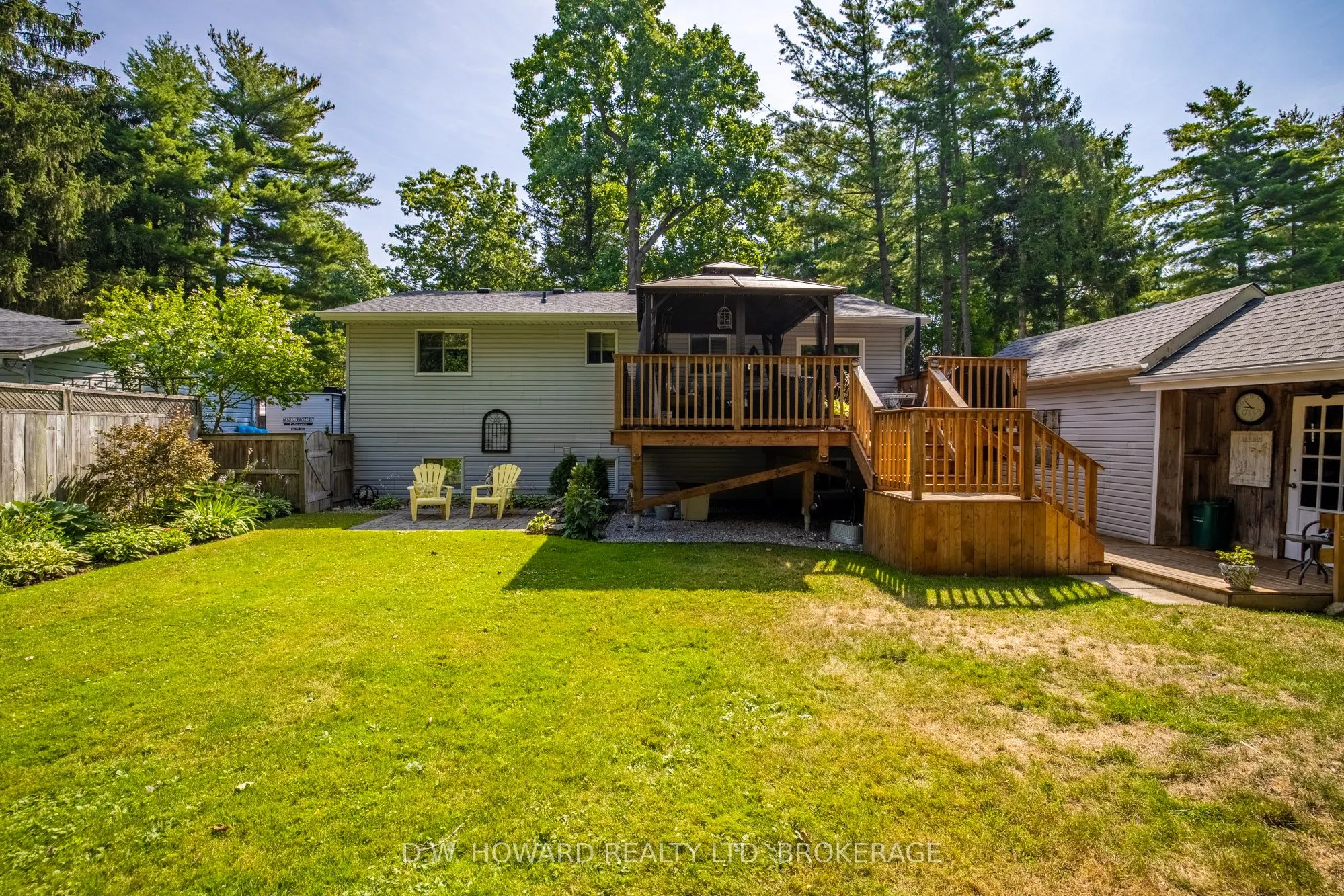 209 Maple Leaf Avenue N