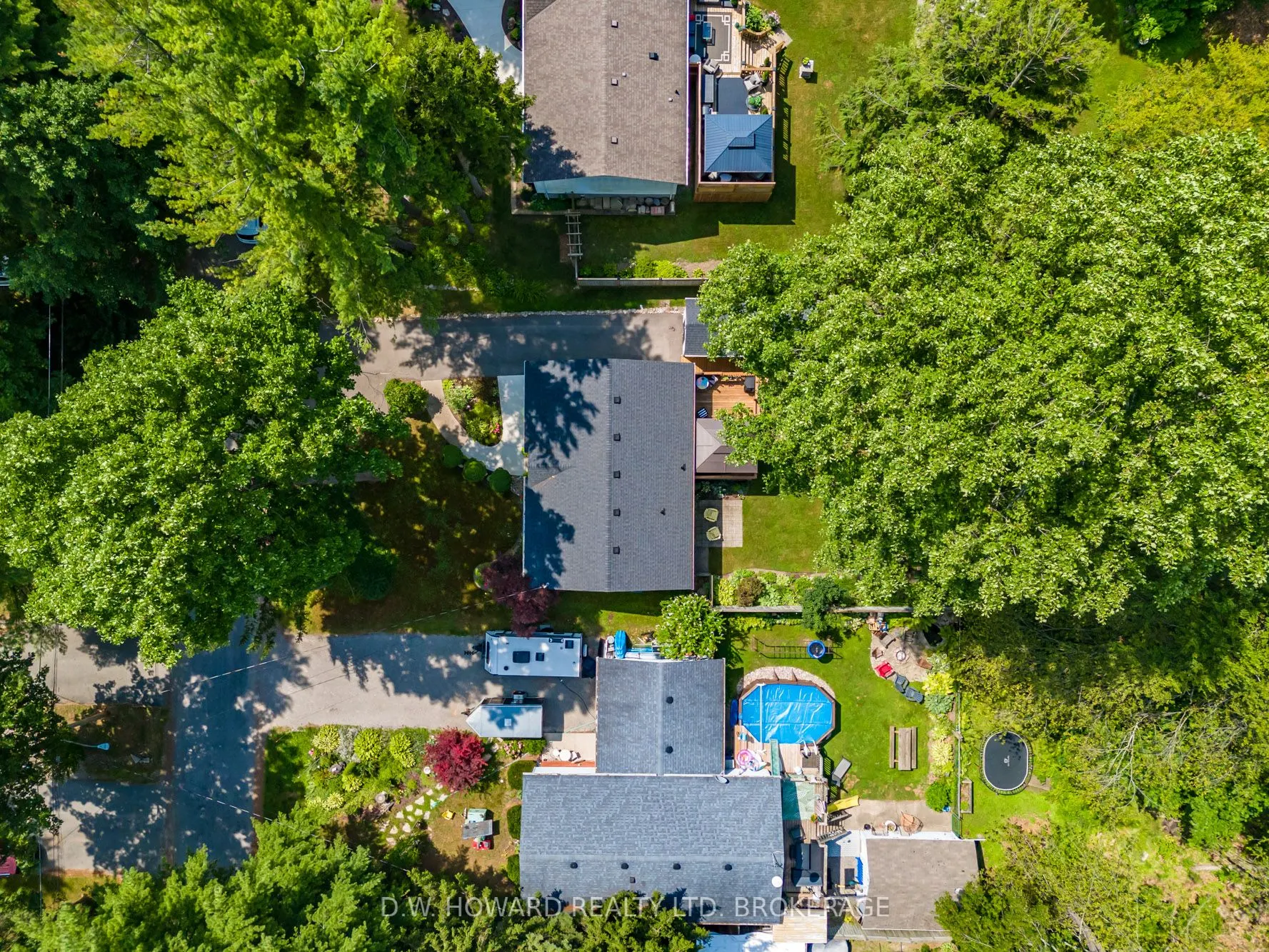 209 Maple Leaf Avenue N
