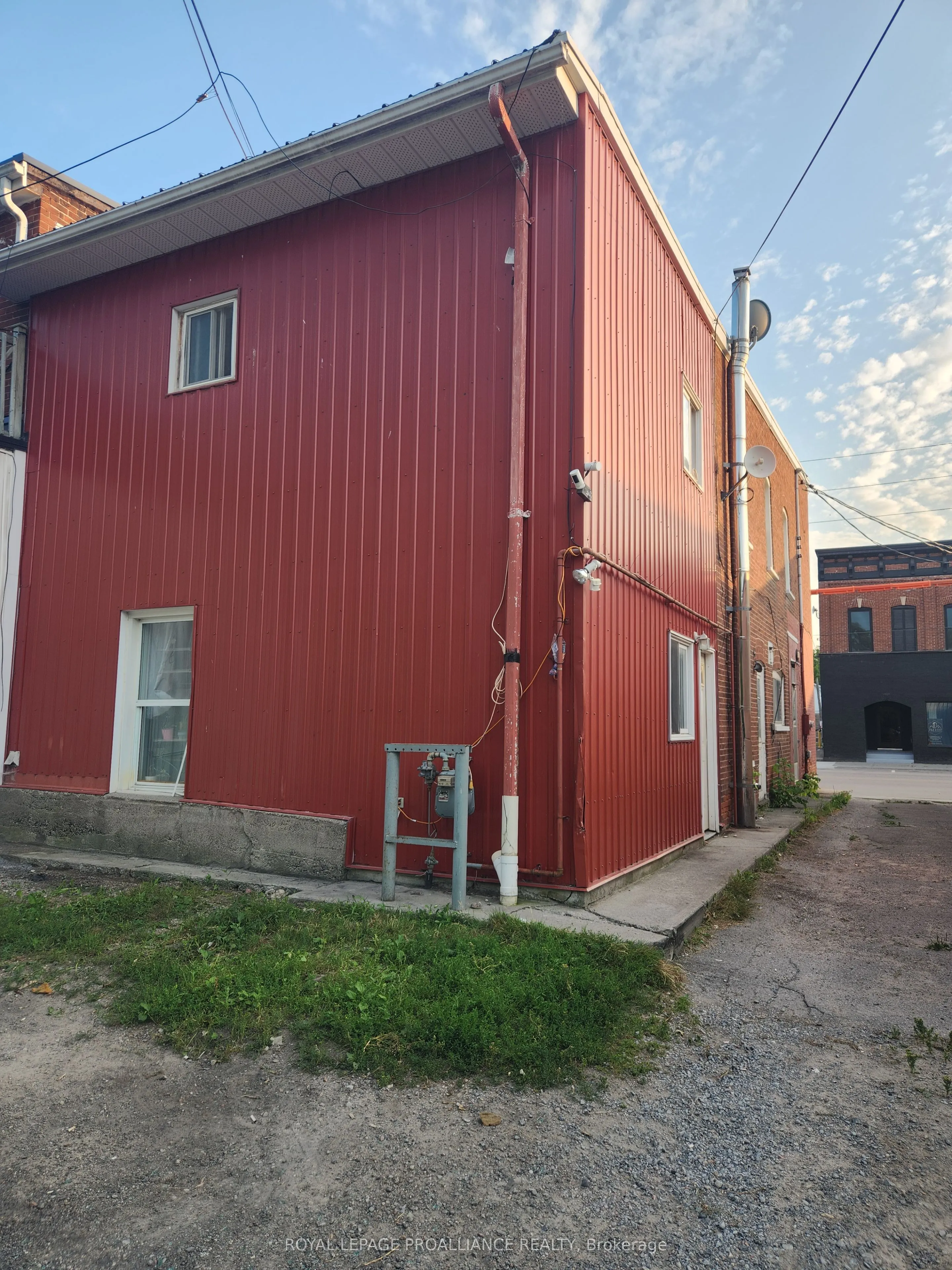 331 Victoria Street N