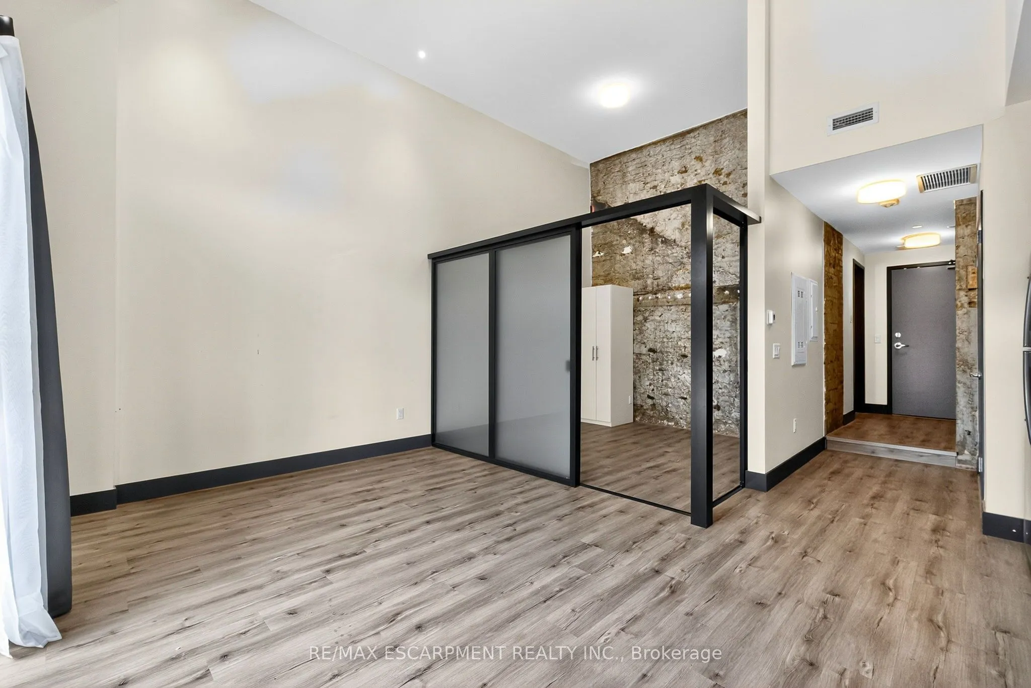 121 King Street E, #104