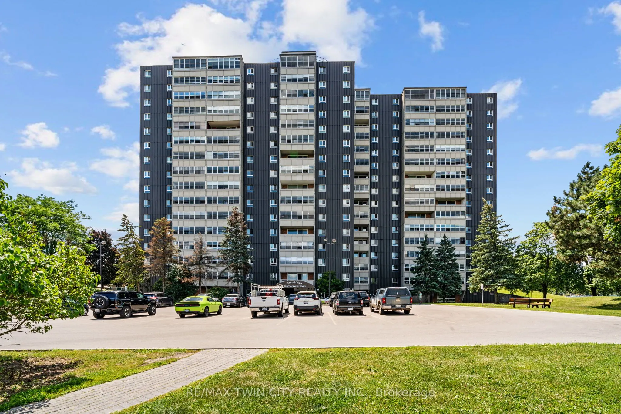 225 HARVARD Place Avenue E, #611