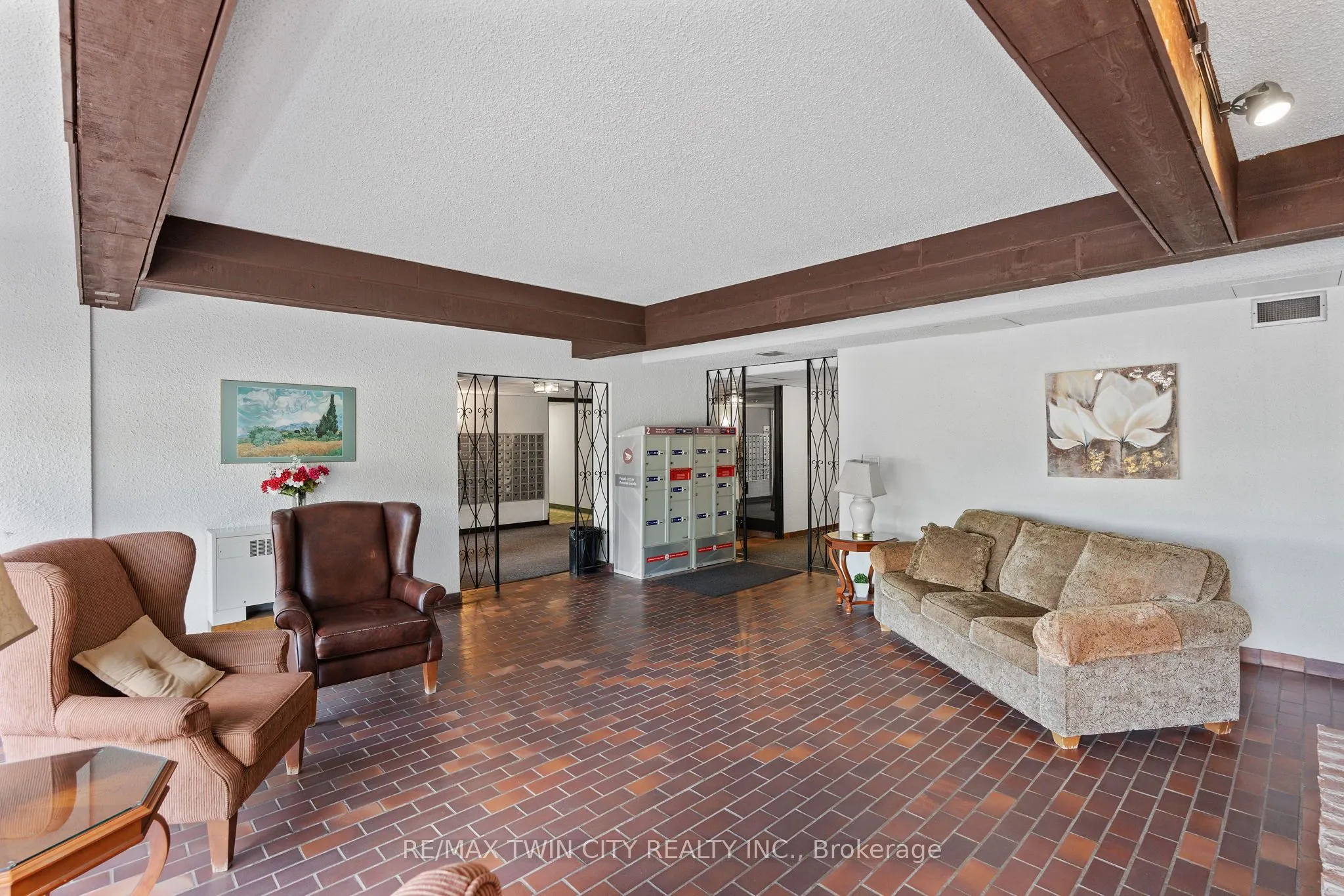 225 HARVARD Place Avenue E, #611