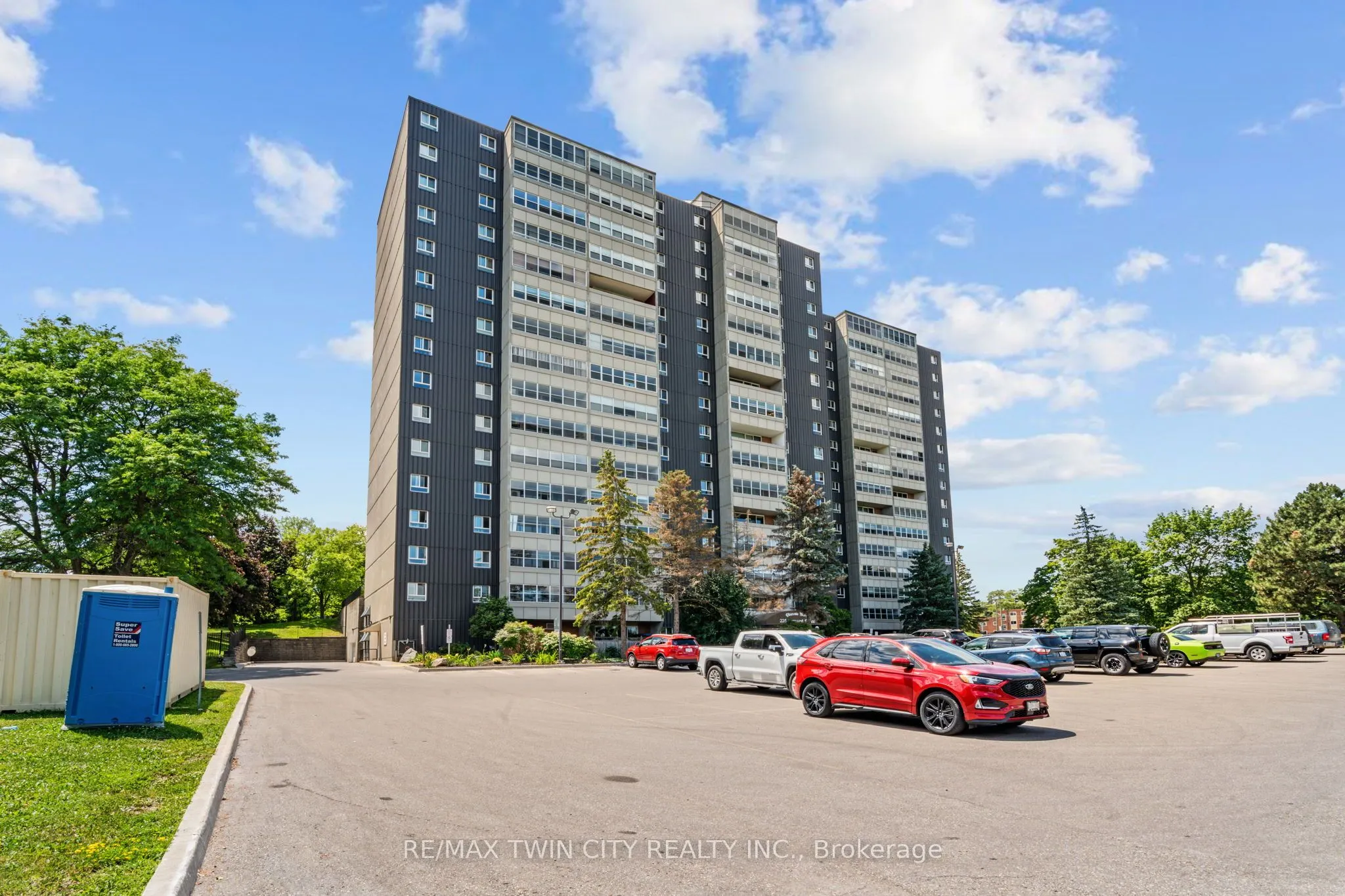 225 HARVARD Place Avenue E, #611