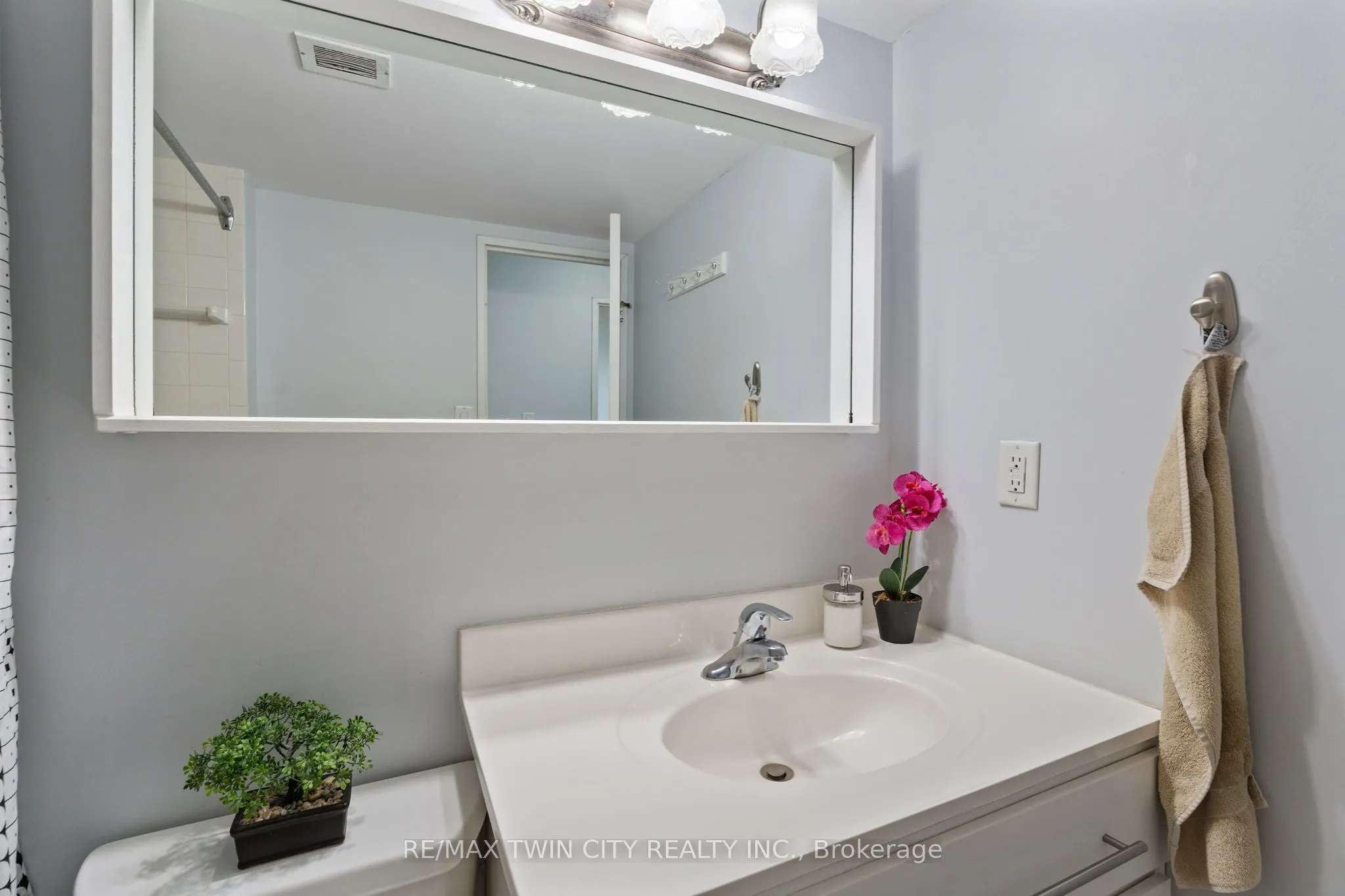 225 HARVARD Place Avenue E, #611