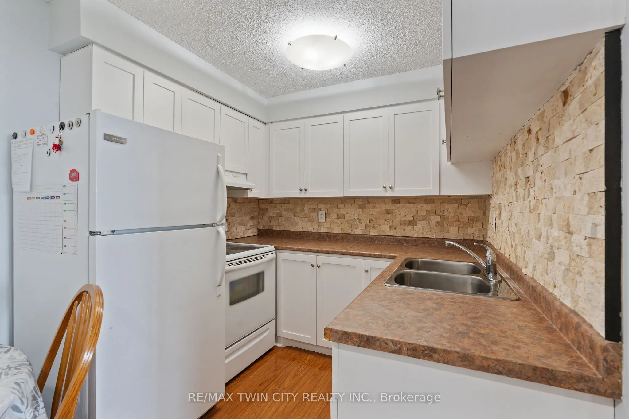 225 HARVARD Place Avenue E, #611