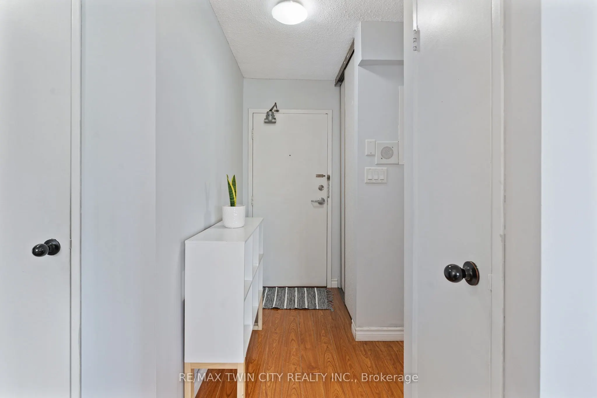 225 HARVARD Place Avenue E, #611
