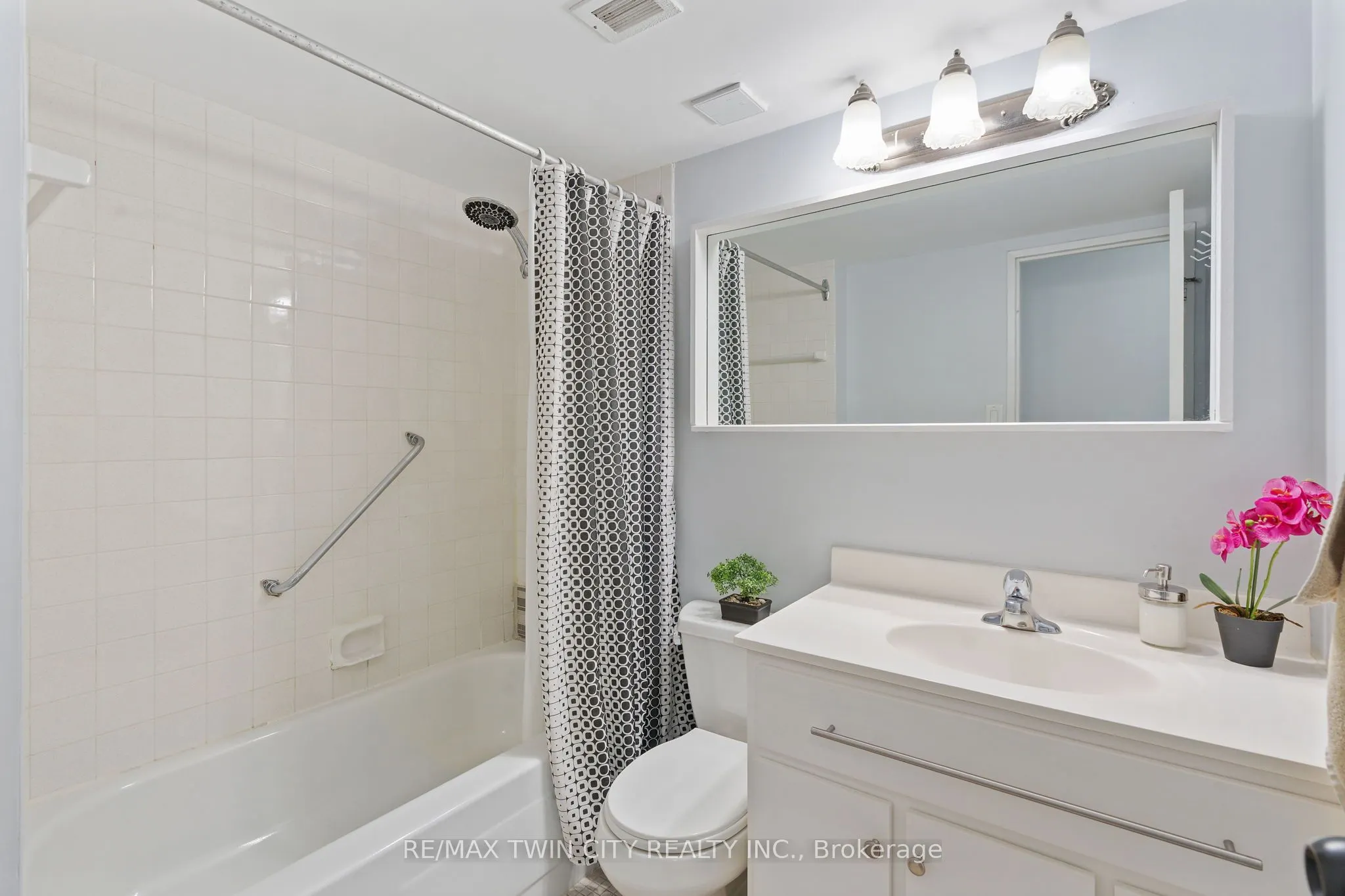 225 HARVARD Place Avenue E, #611