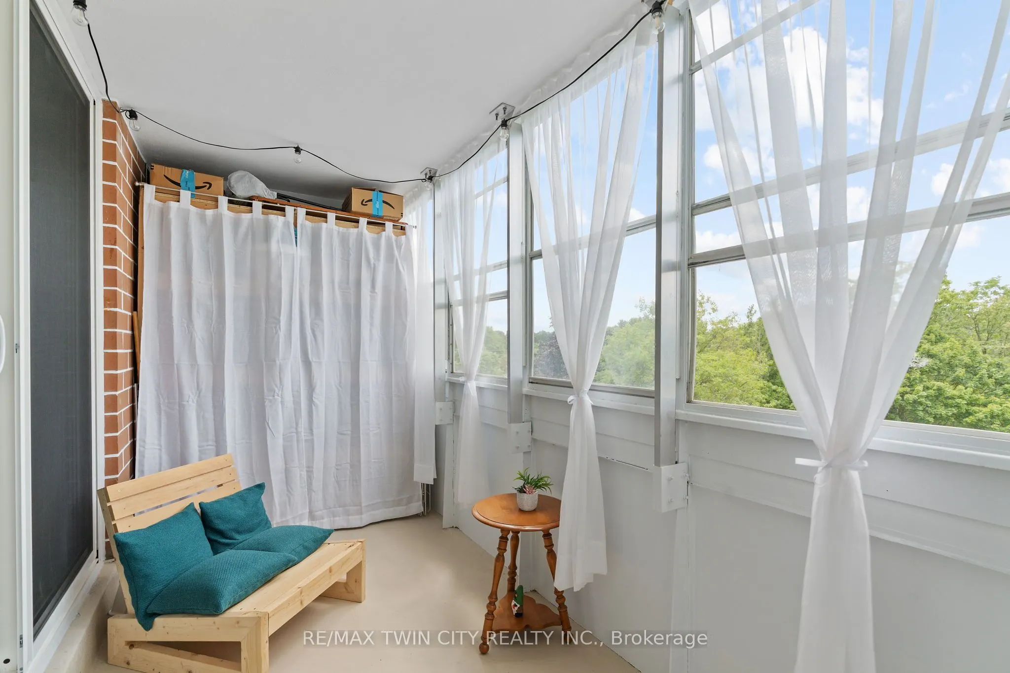 225 HARVARD Place Avenue E, #611