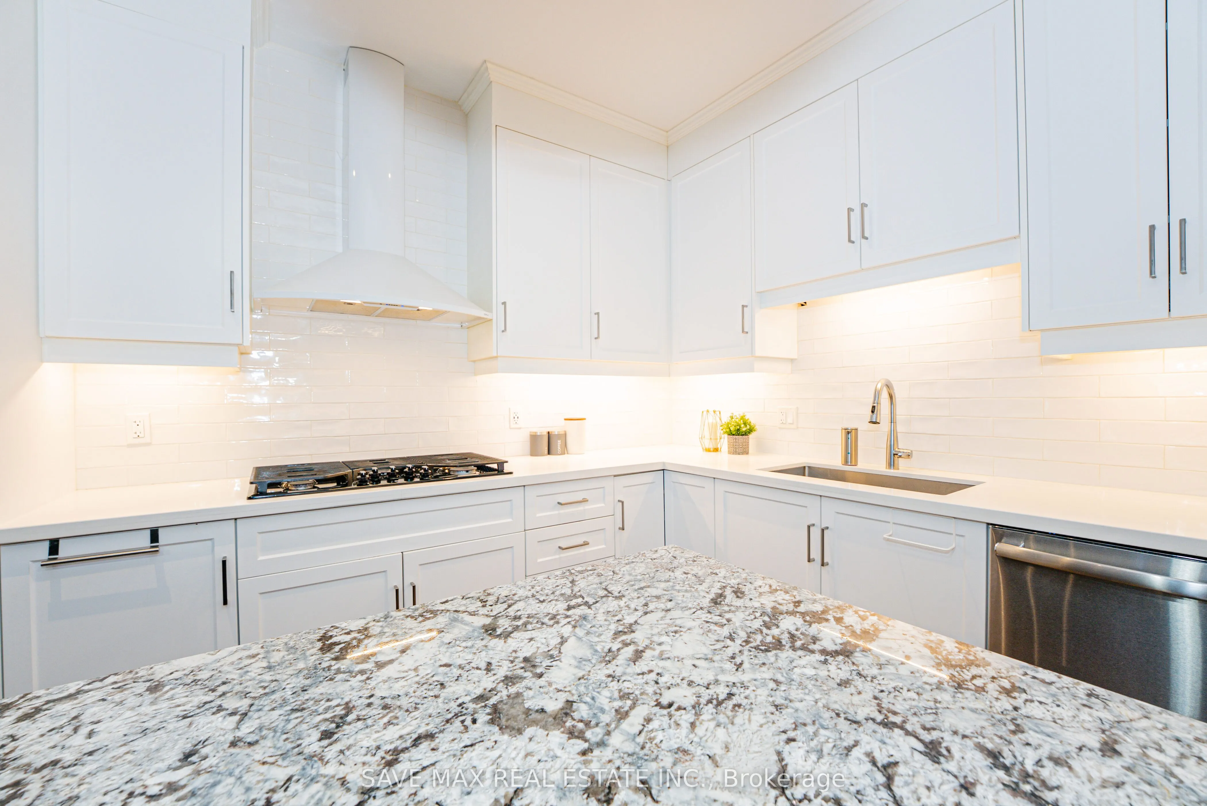 2848 King Street, #11