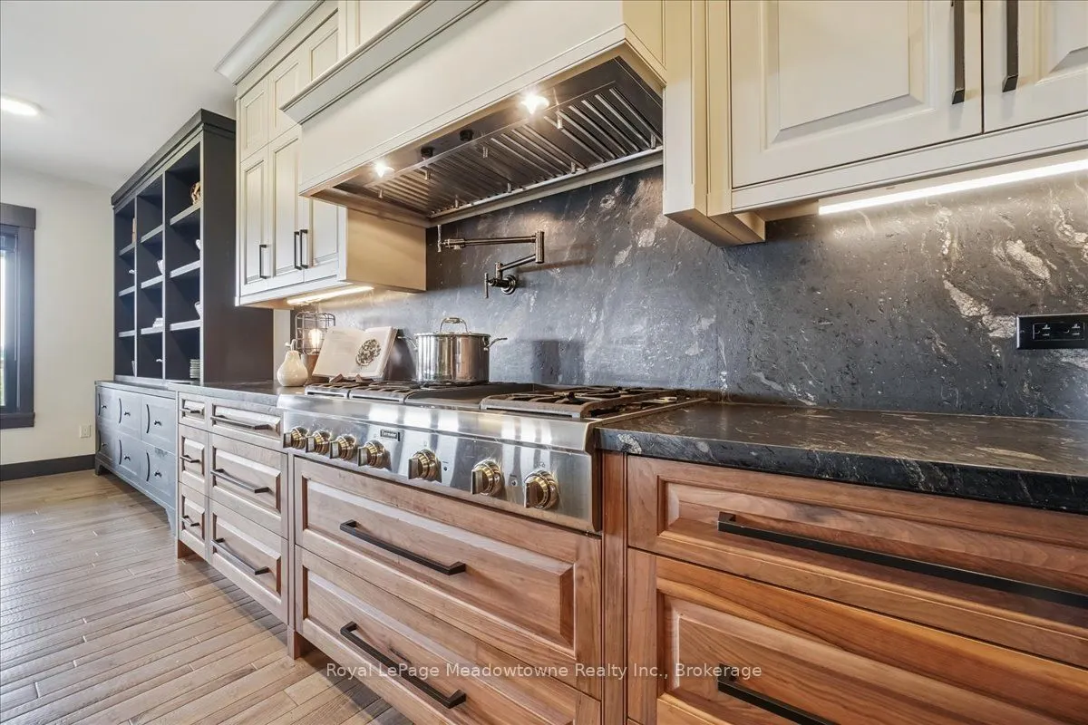 8837 Wellington Road 124