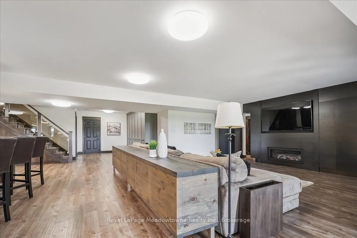 8837 Wellington Road 124