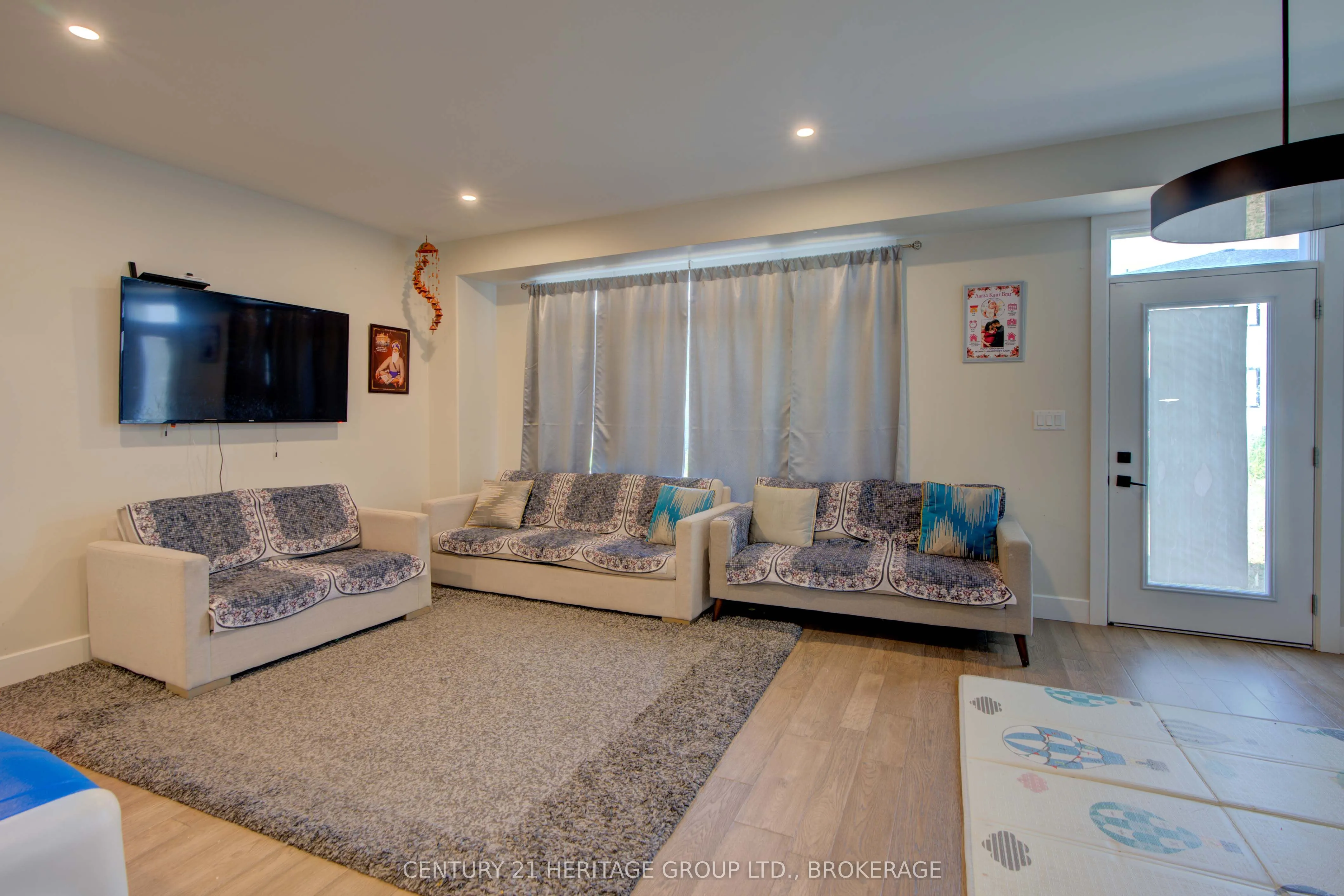 28 Dusenbury Drive