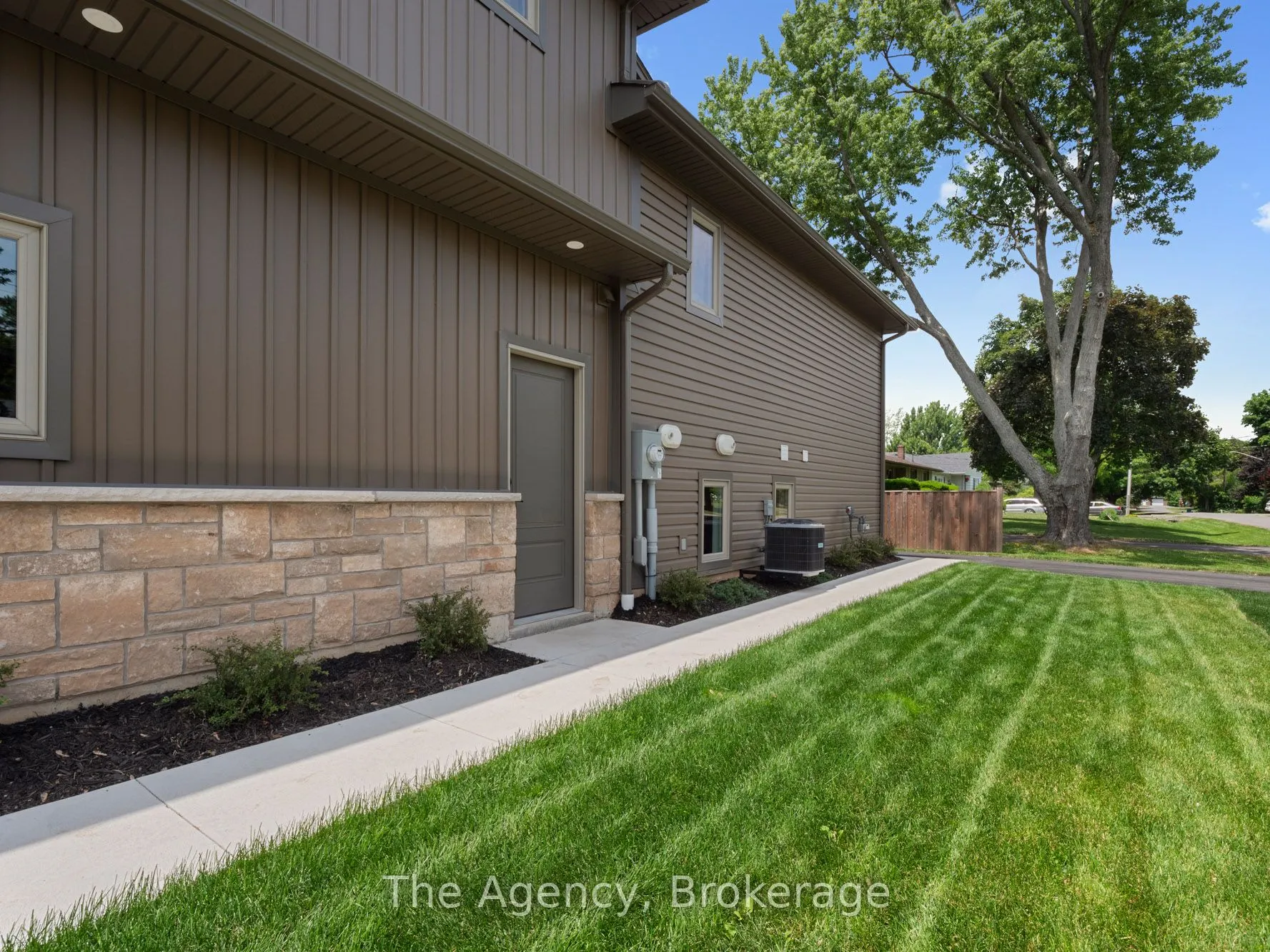 40 TOPHAM Boulevard