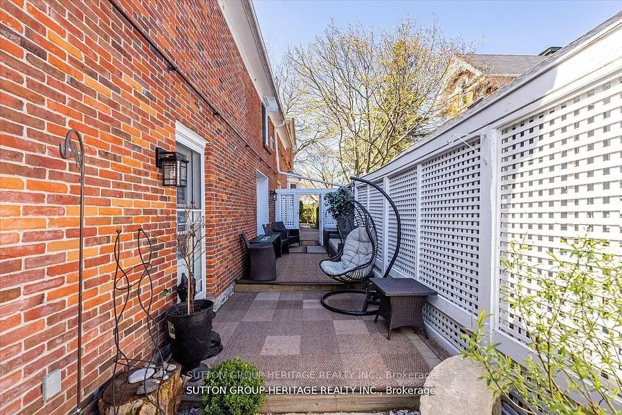99 Bridge Street E, #5